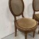Paire de chaises a médaillons de style Louis XVI en hetre teinté XX siècle