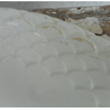 Plat en faïence de Gien