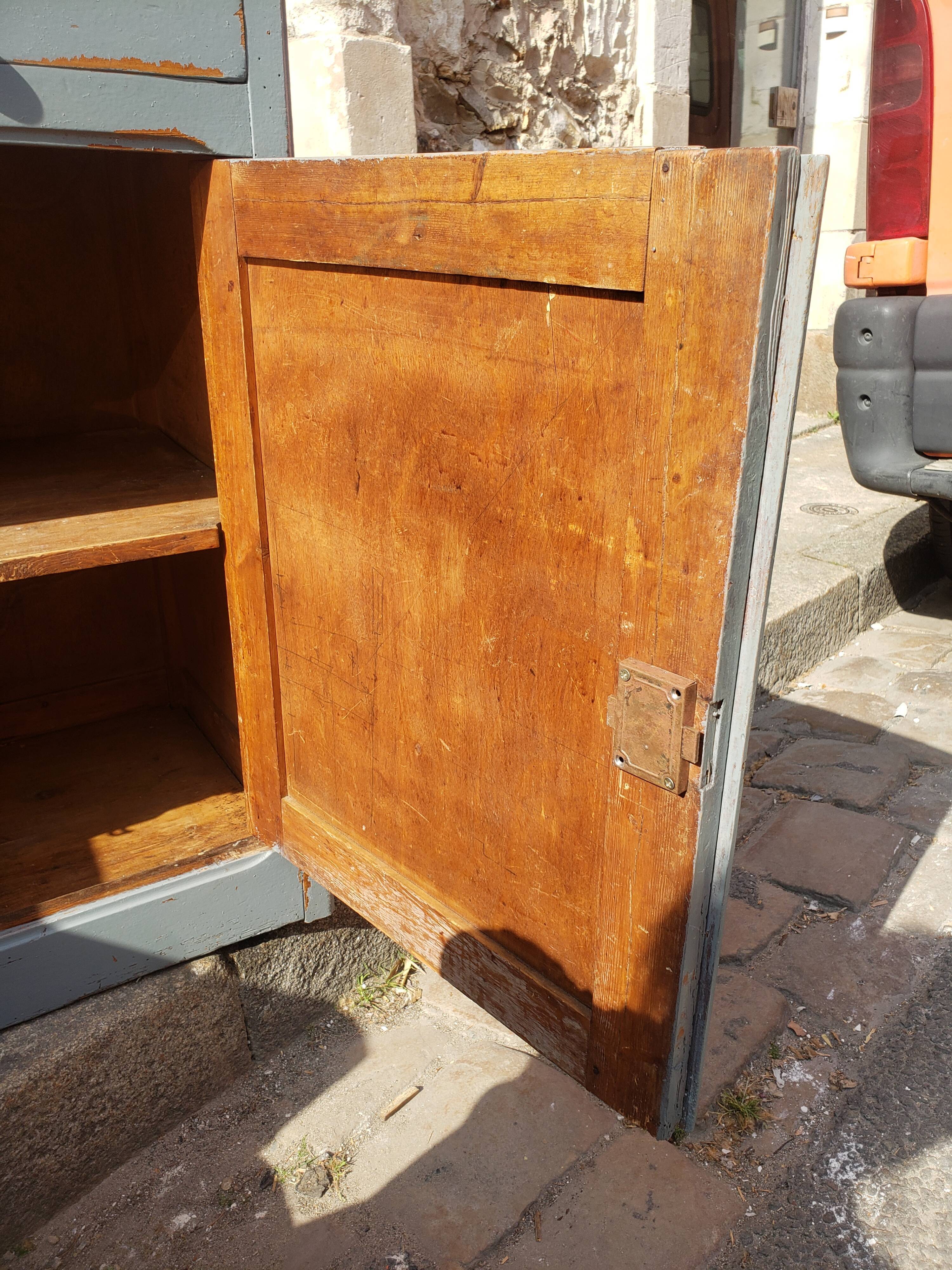 Slate and raw Parisian buffet