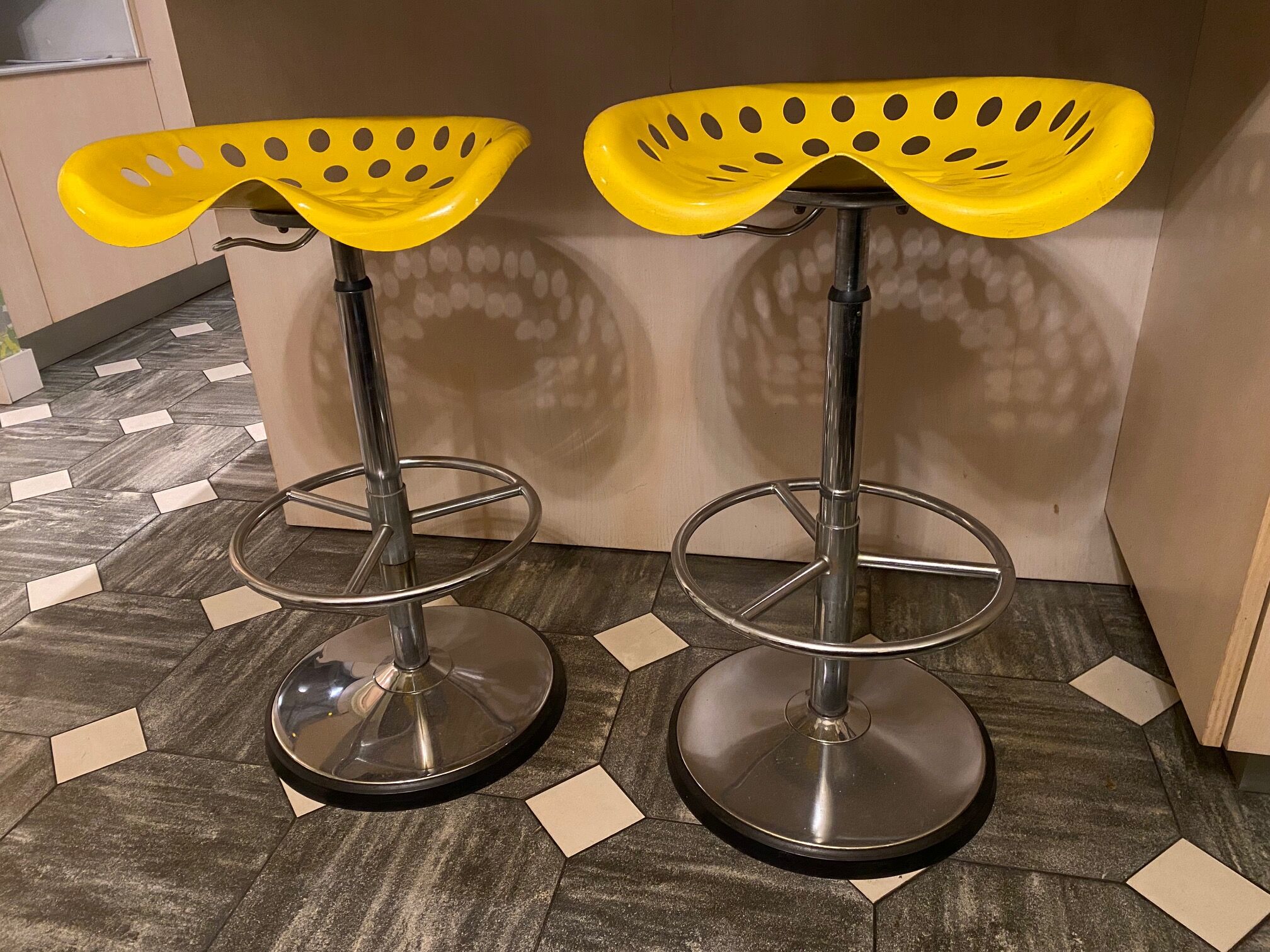 Telescopic bar taboo mirima