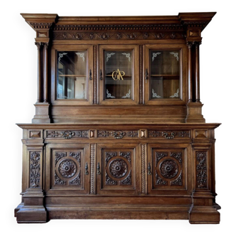 Renaissance style bookcase in walnut entirely carved circa 1850