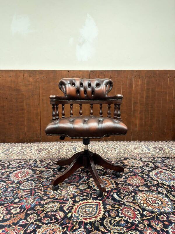 Fauteuil capitaine Chestfield anglais classique