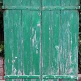 Paire de volets H125xL87cm anciens en sapin peint
