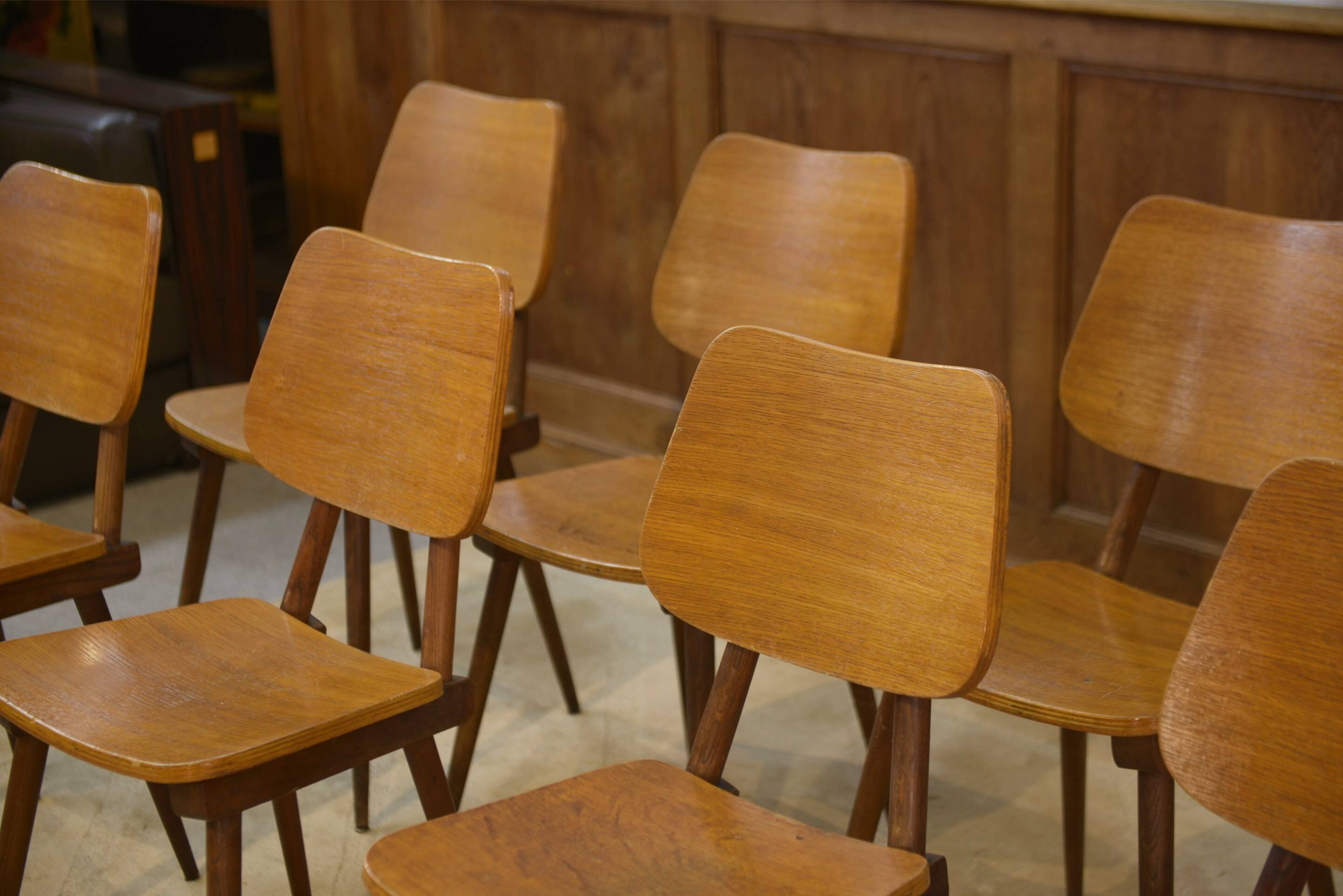 Set of 8 oak chairs from the 1960s.