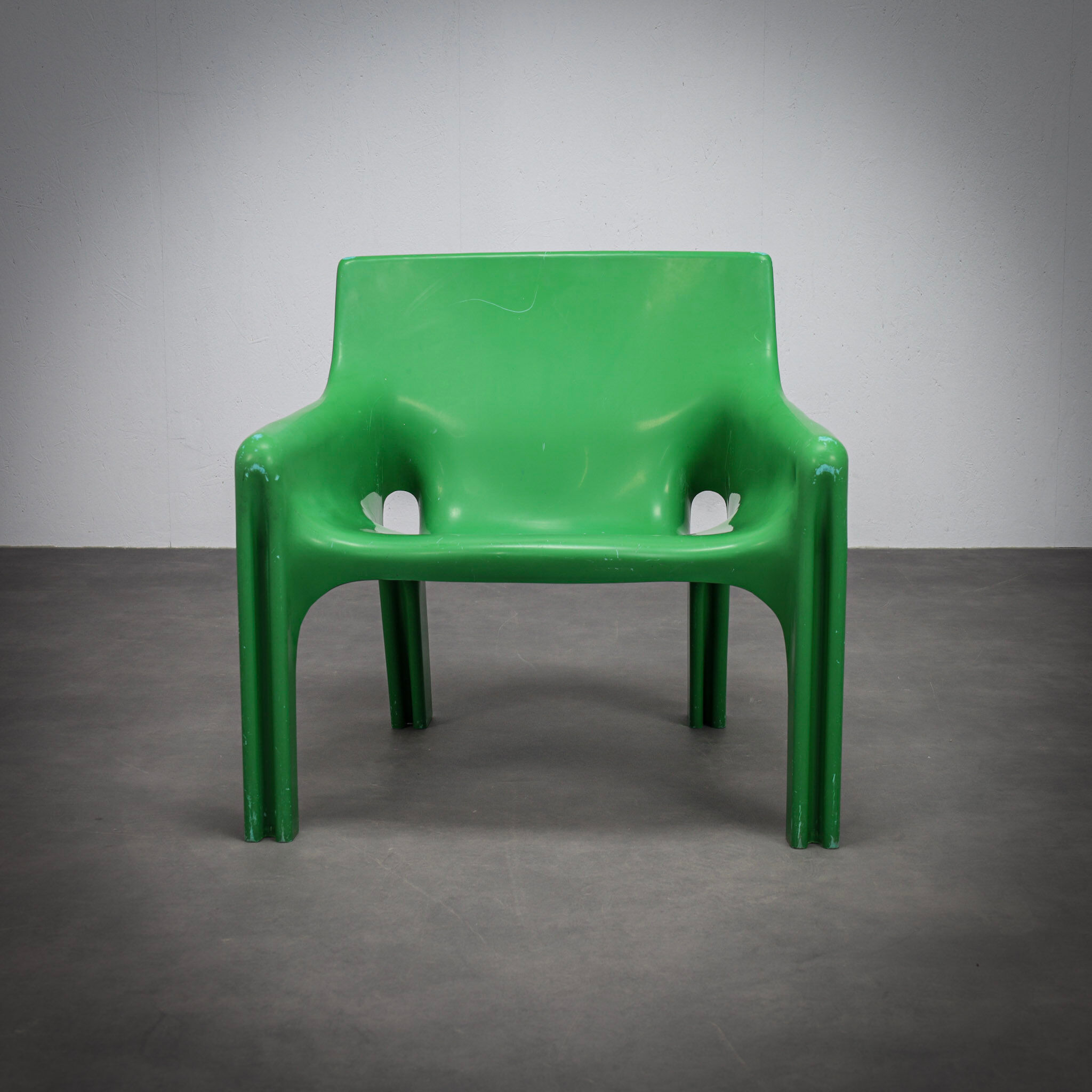 Pair of Vicario armchairs by Vico Magistretti for Artemide, Italy, 1970s.