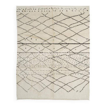 Tapis moderne en laine 100 % de style Azilal marocain, options personnalisées disponibles.