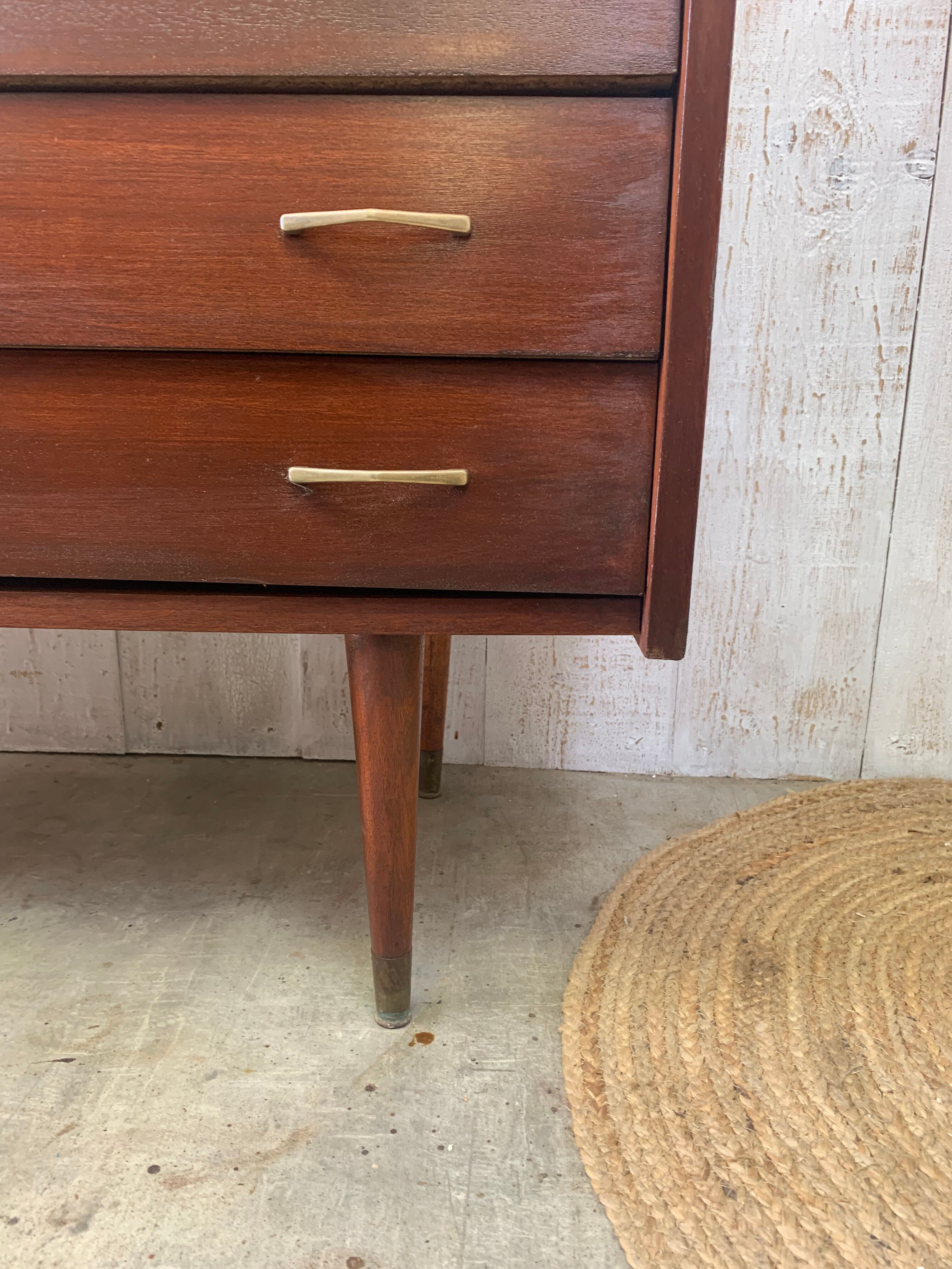 Chest of drawers with tapered feet
