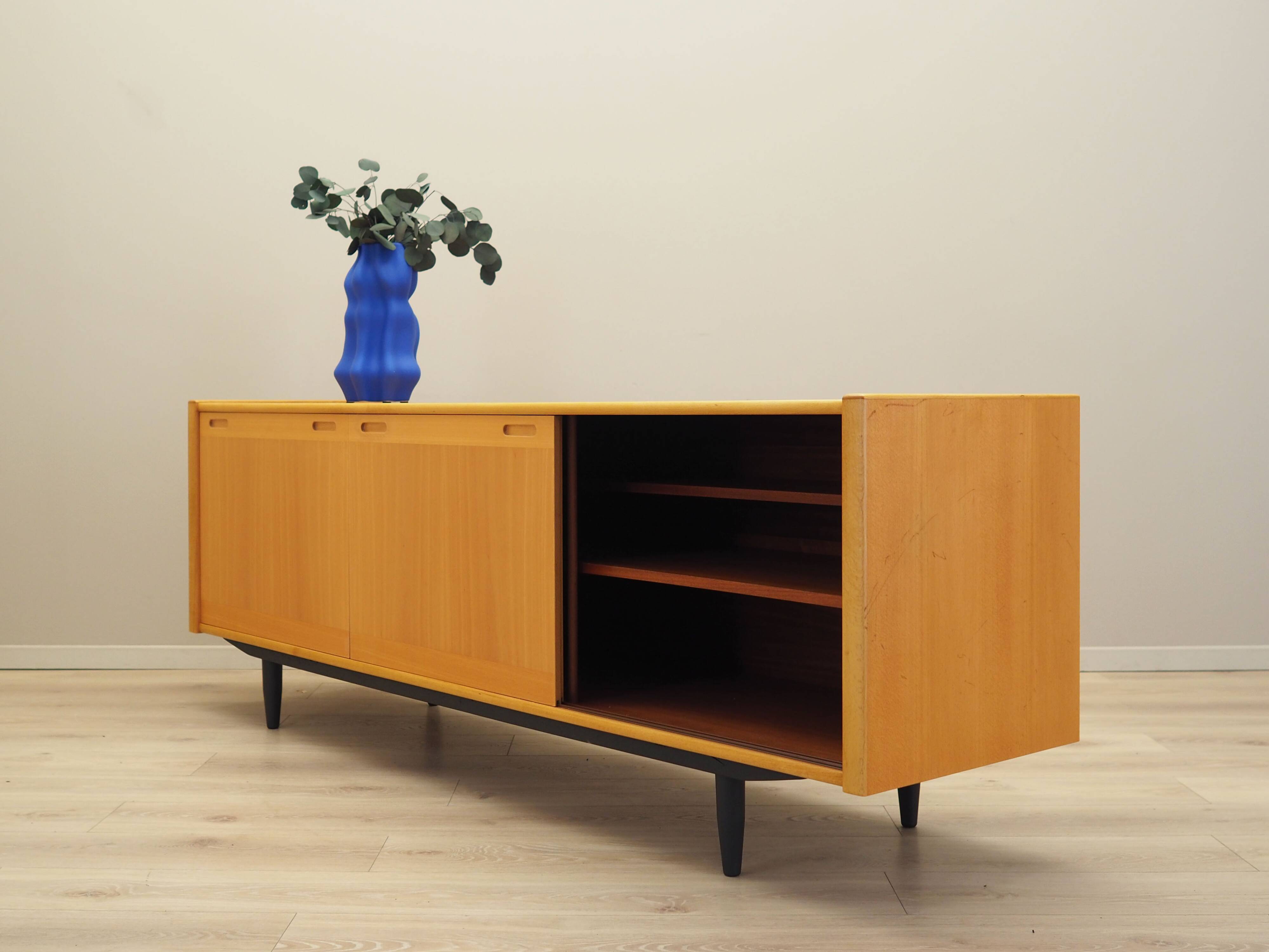 Buffet en hêtre, design danois, années 1970, production : Skovby Møbelfabrik