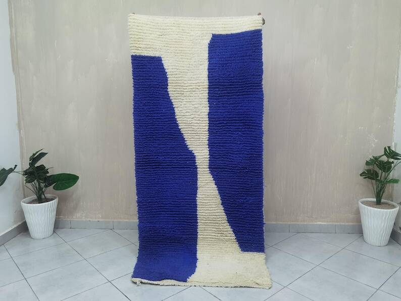 Handcrafted Moroccan rug decorated 250cm x 100cm