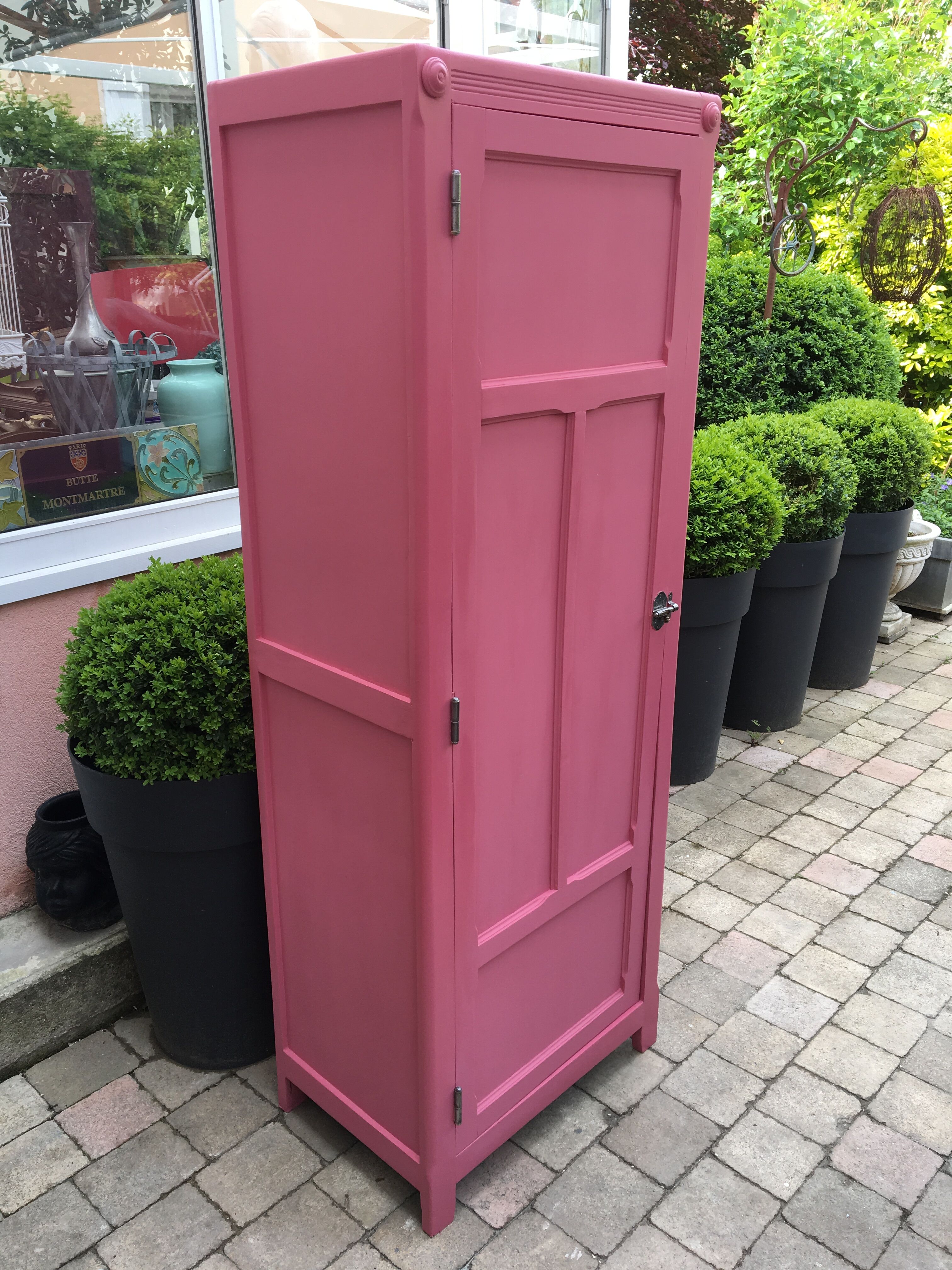 Parisian wardrobe bonnetière