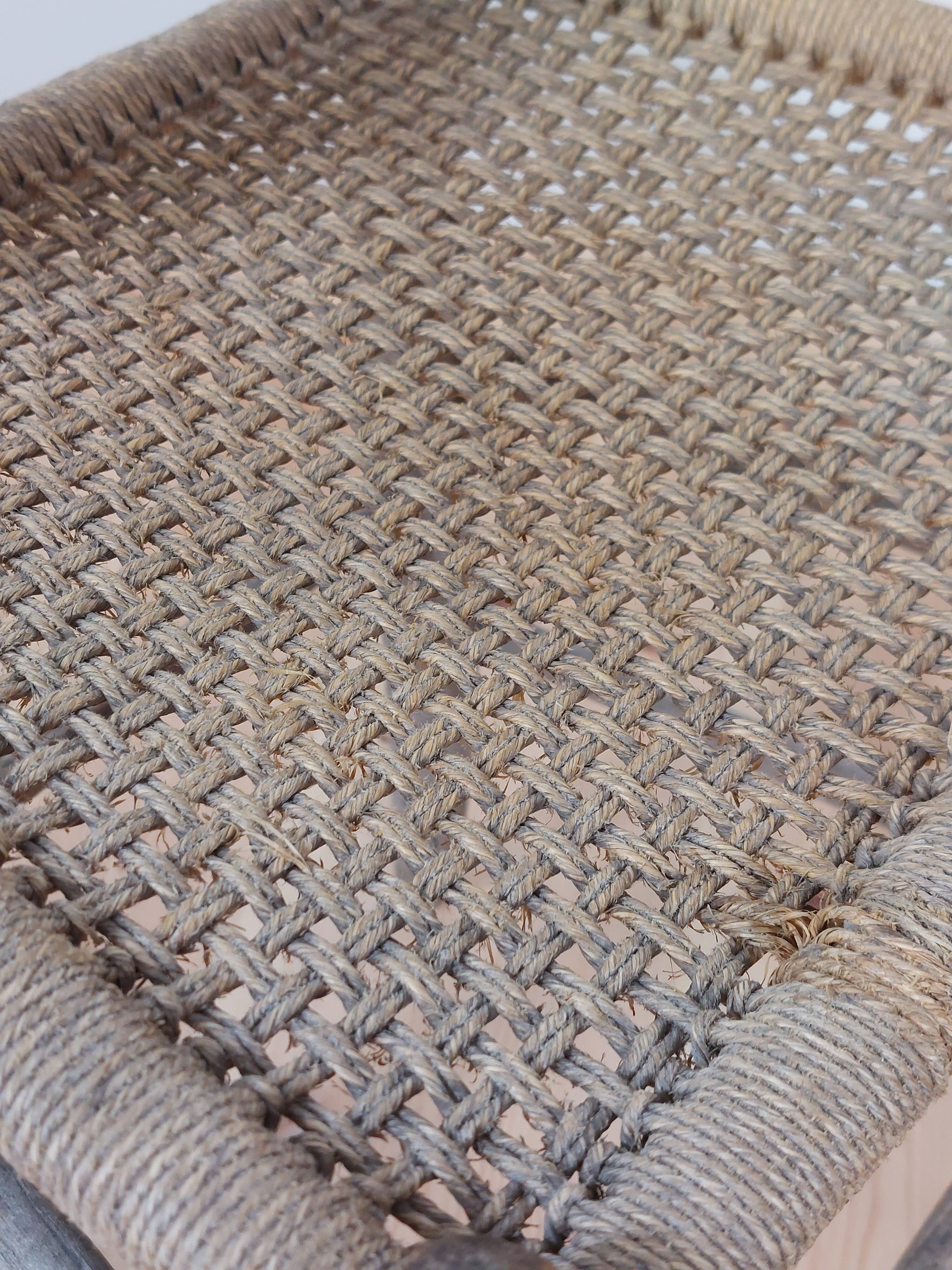 Antique wooden patinated travail populaire rope seat chair