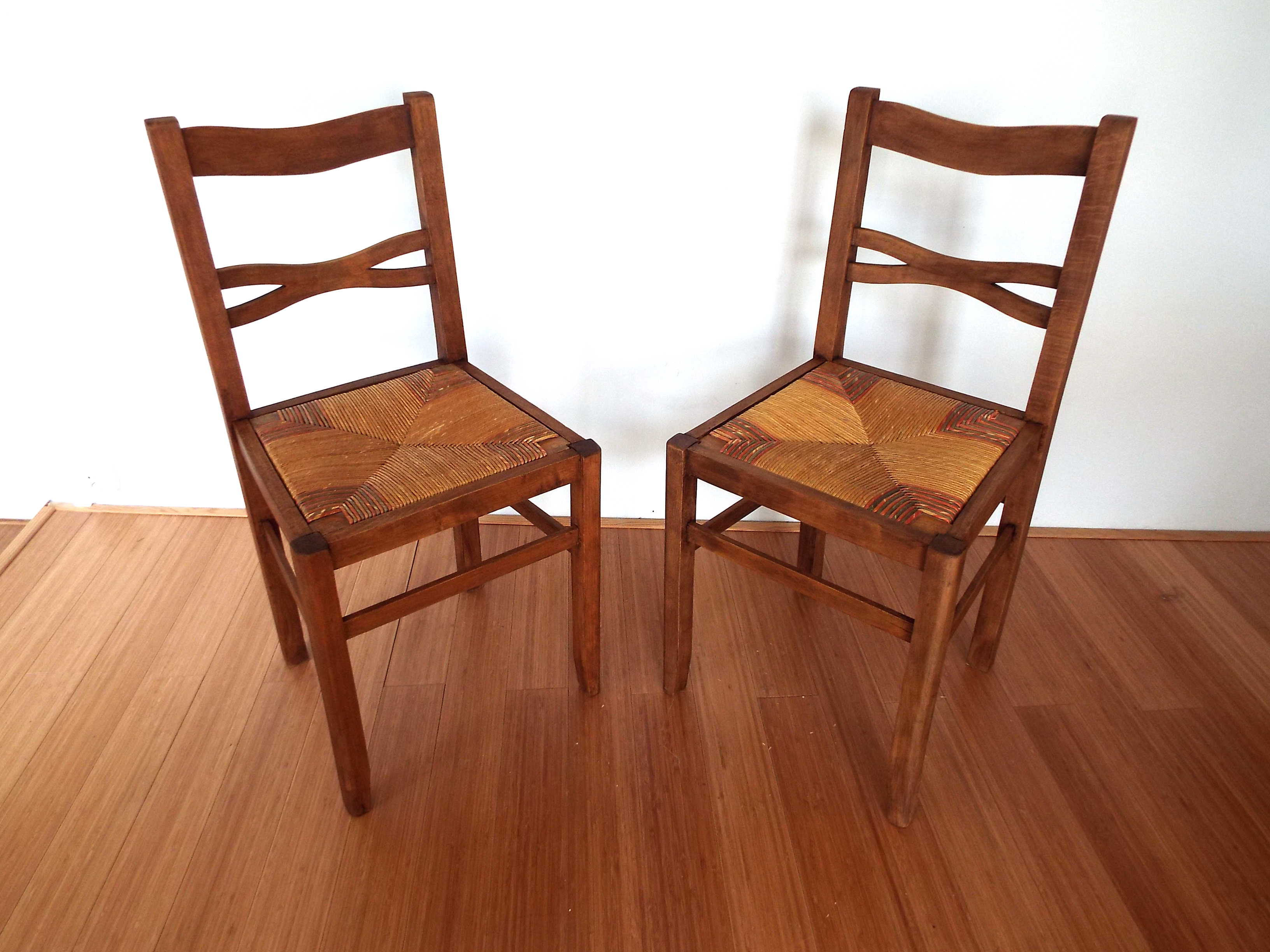 2 mulched chairs