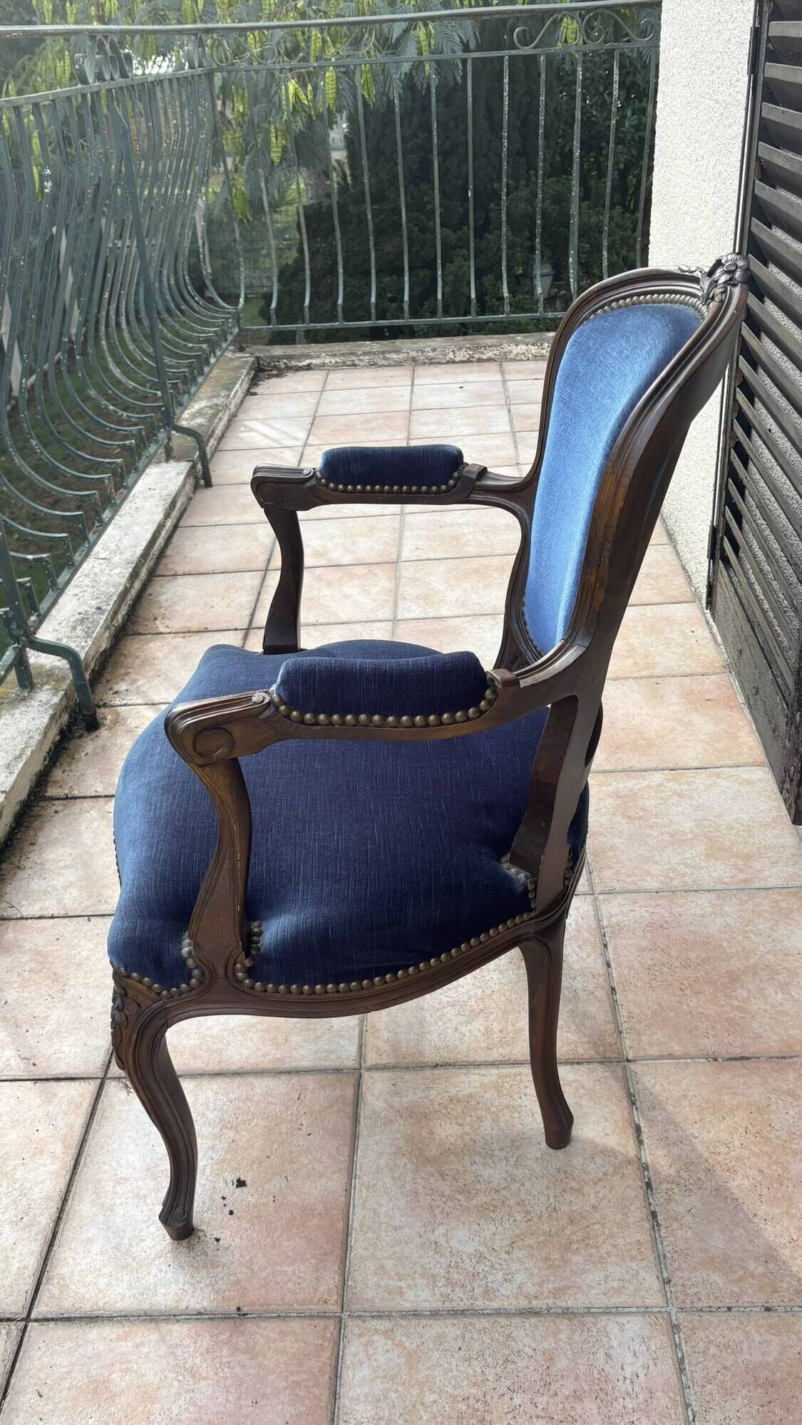 armchair with footrest