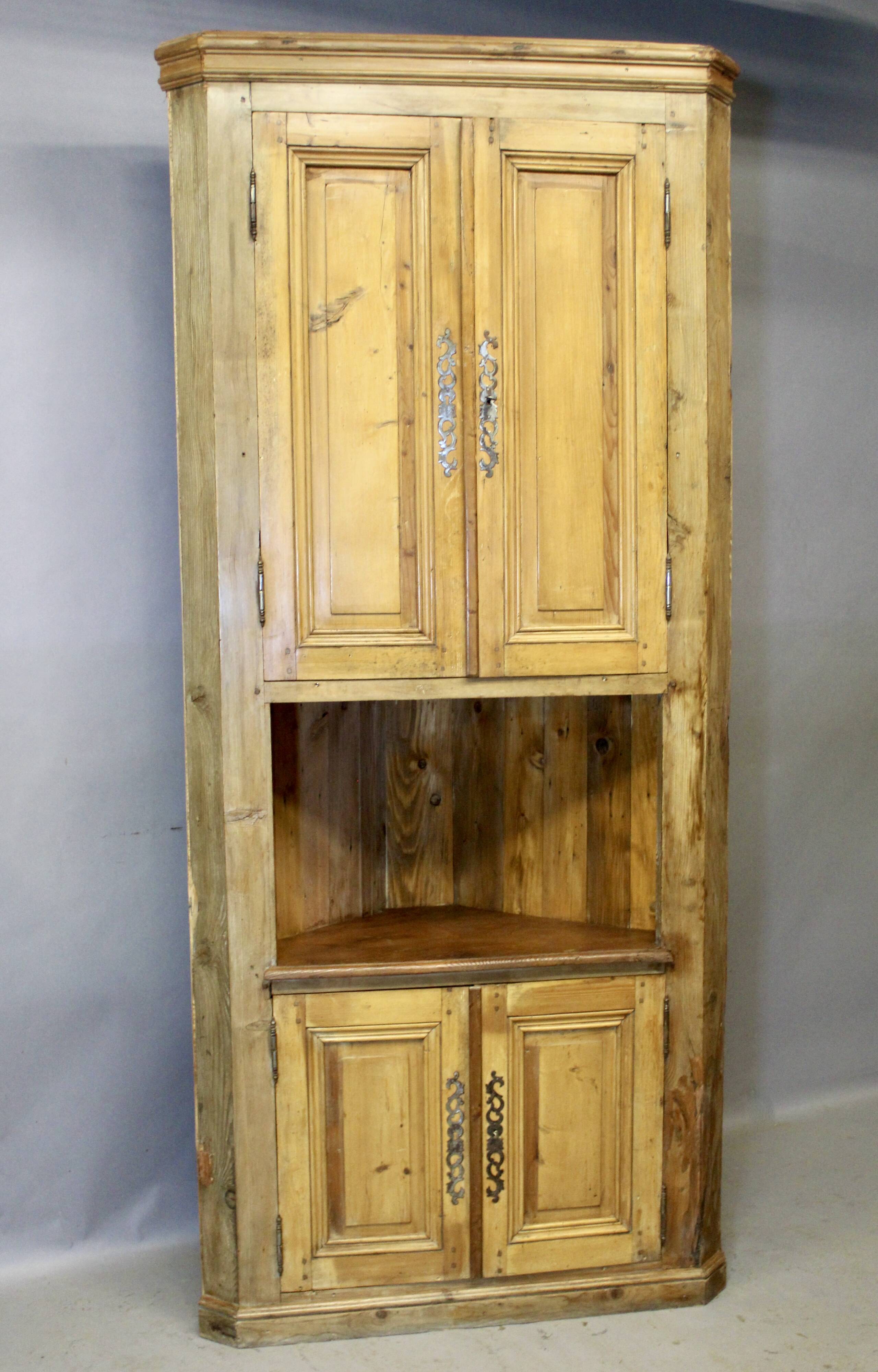 Large corner cabinet with 4 doors