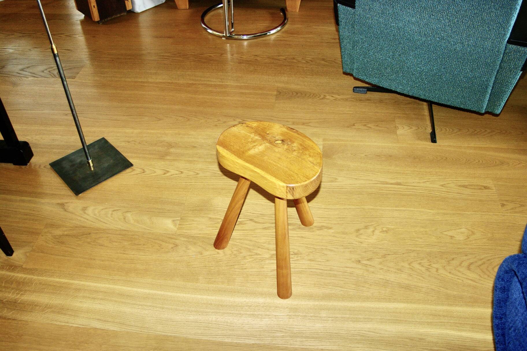 Vintage tripod stool in solid elm denmark 1960s