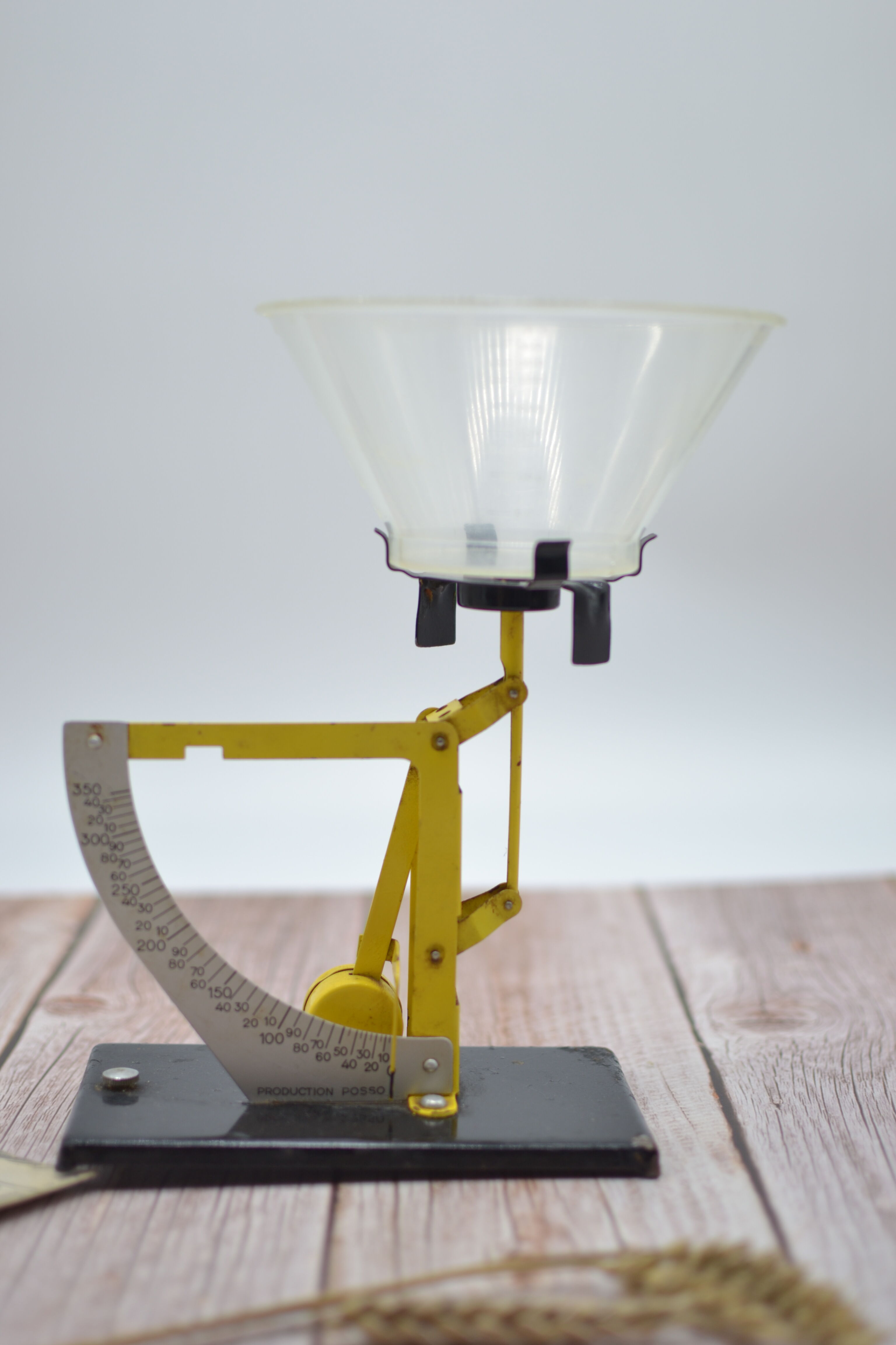 Old metal Posso industrial style household scale