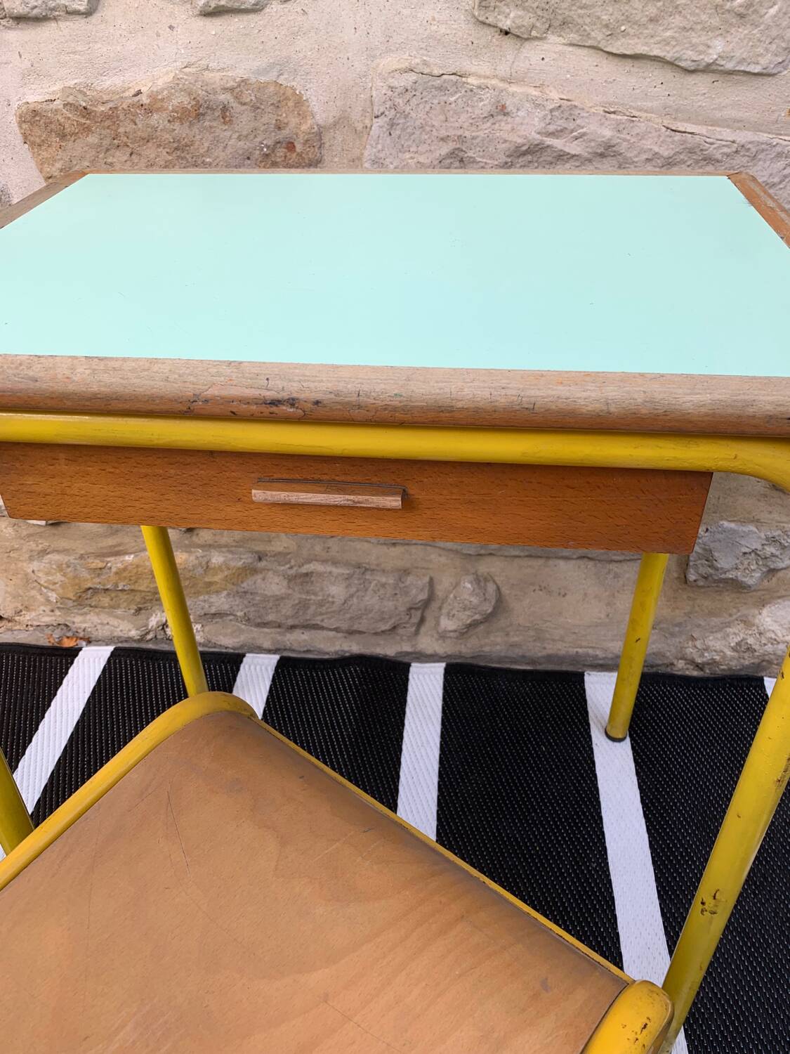 School desk with chair