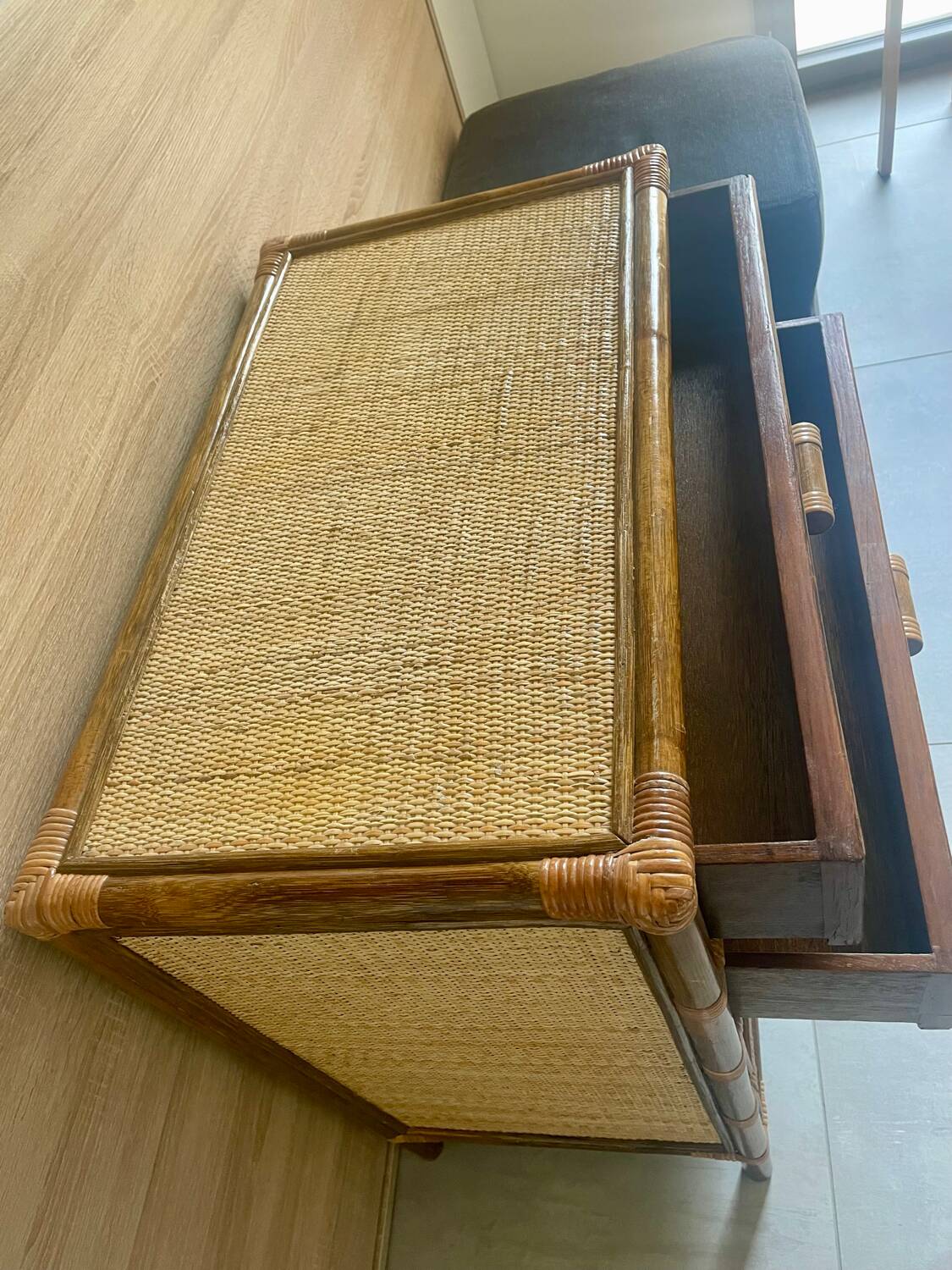 Vintage 4-drawer chest of drawers from 1970, rattan and bamboo, excellent condition.