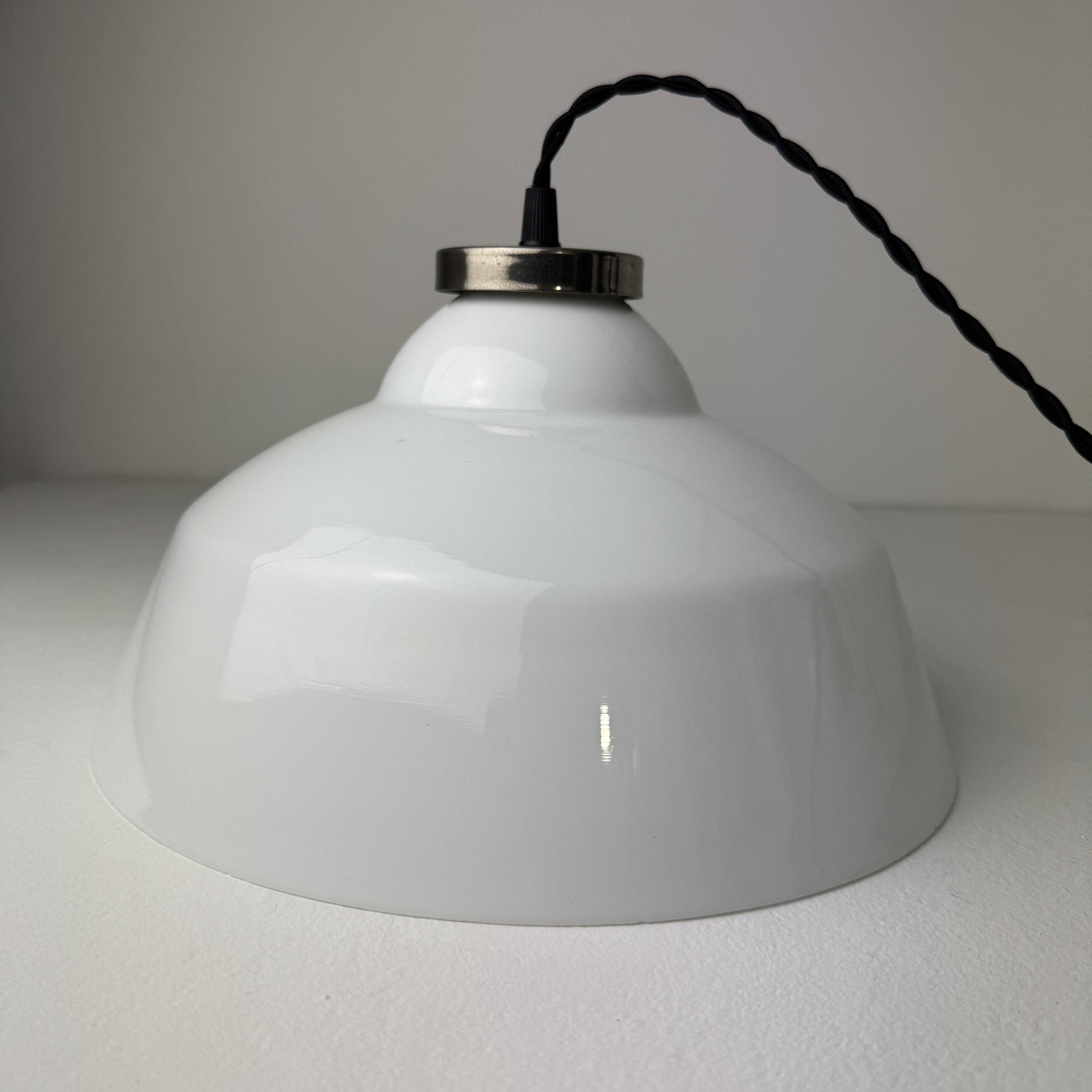 Ancienne suspension en opaline 30 cm vintage