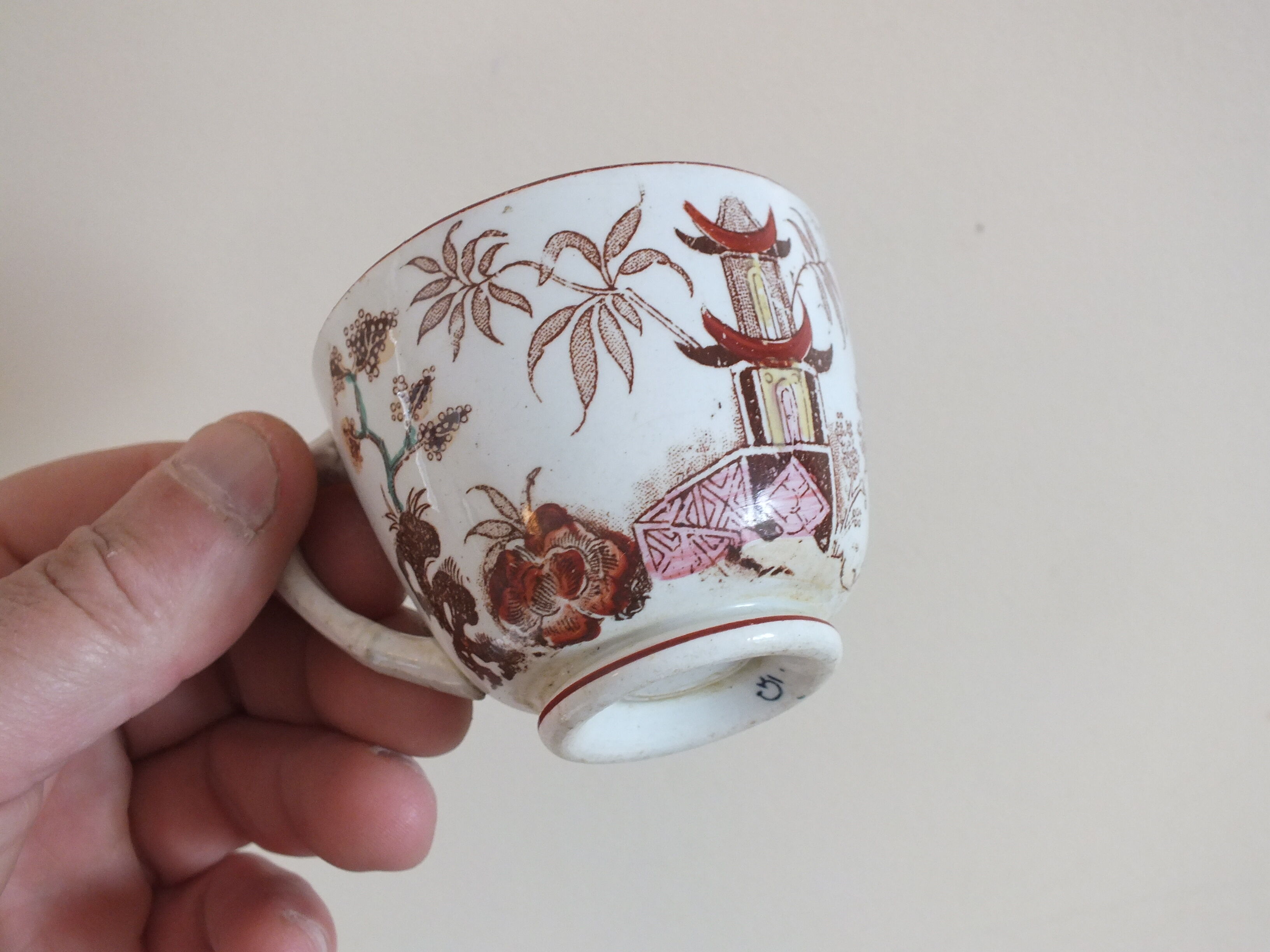 6 teacups in Japanese décor tiled at the Pagoda