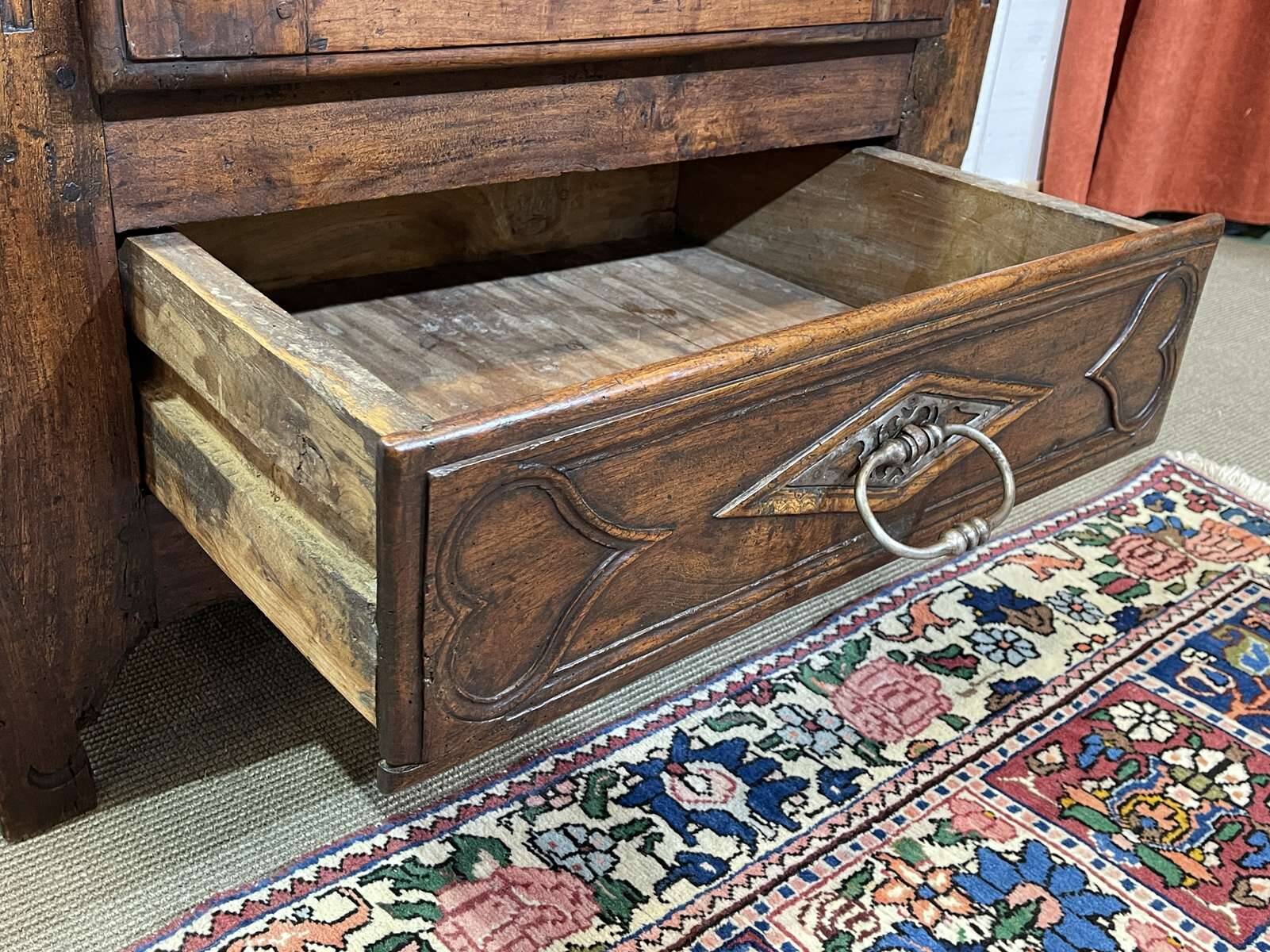 Bonnetière 18ème en noyer