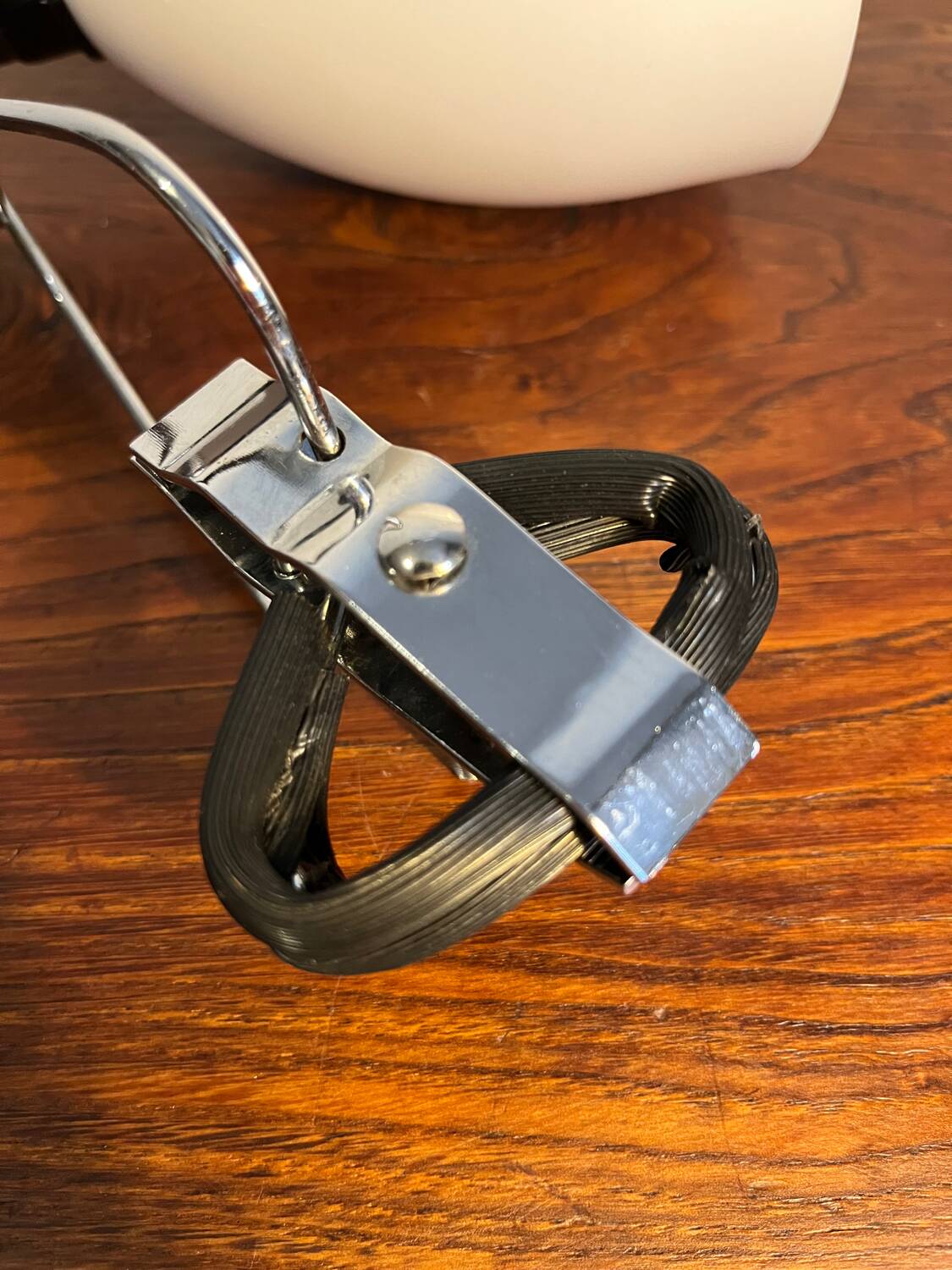 Articulated clamp-on workshop lamp