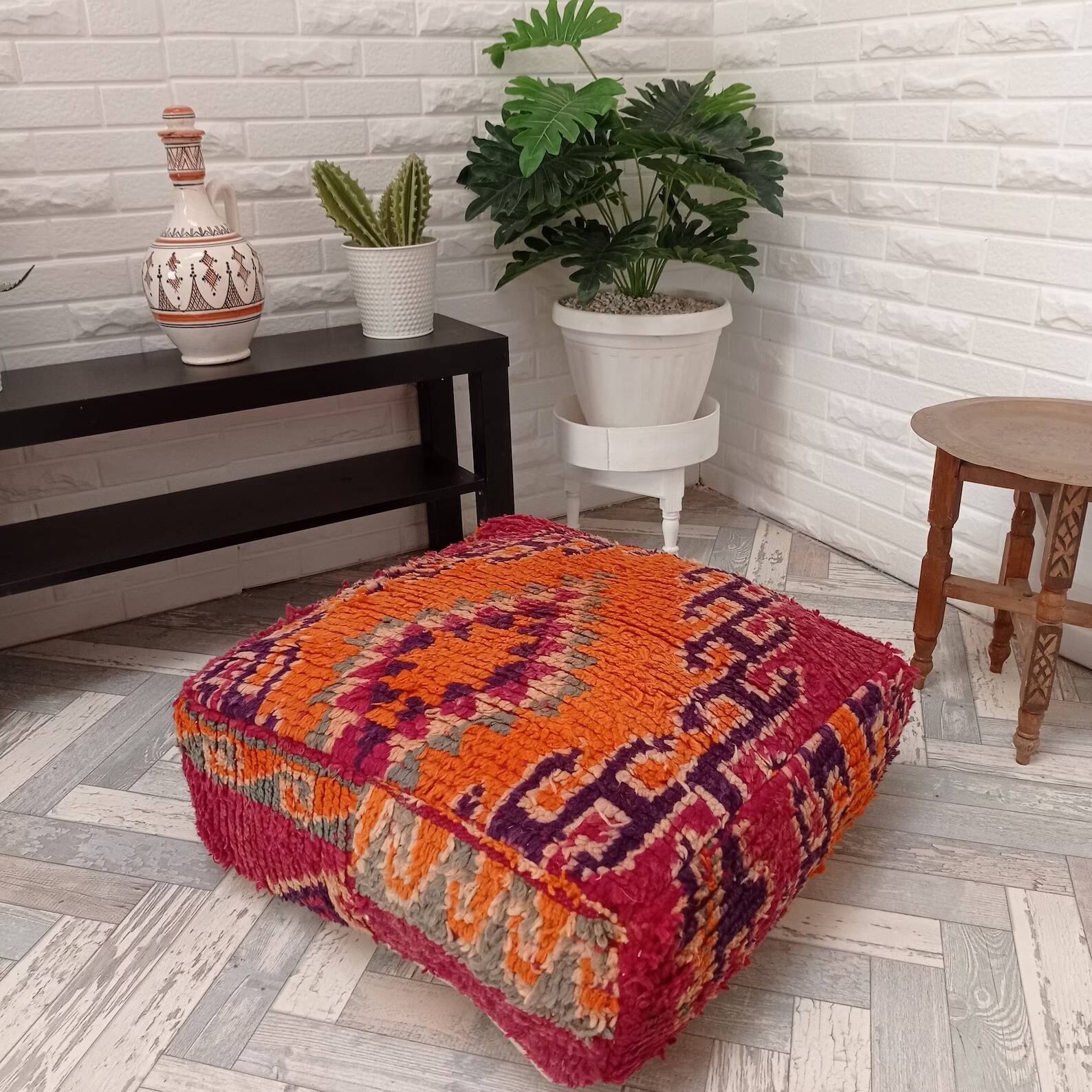 Handmade Berber pouf in wool 60 X 60 X 20 CM
