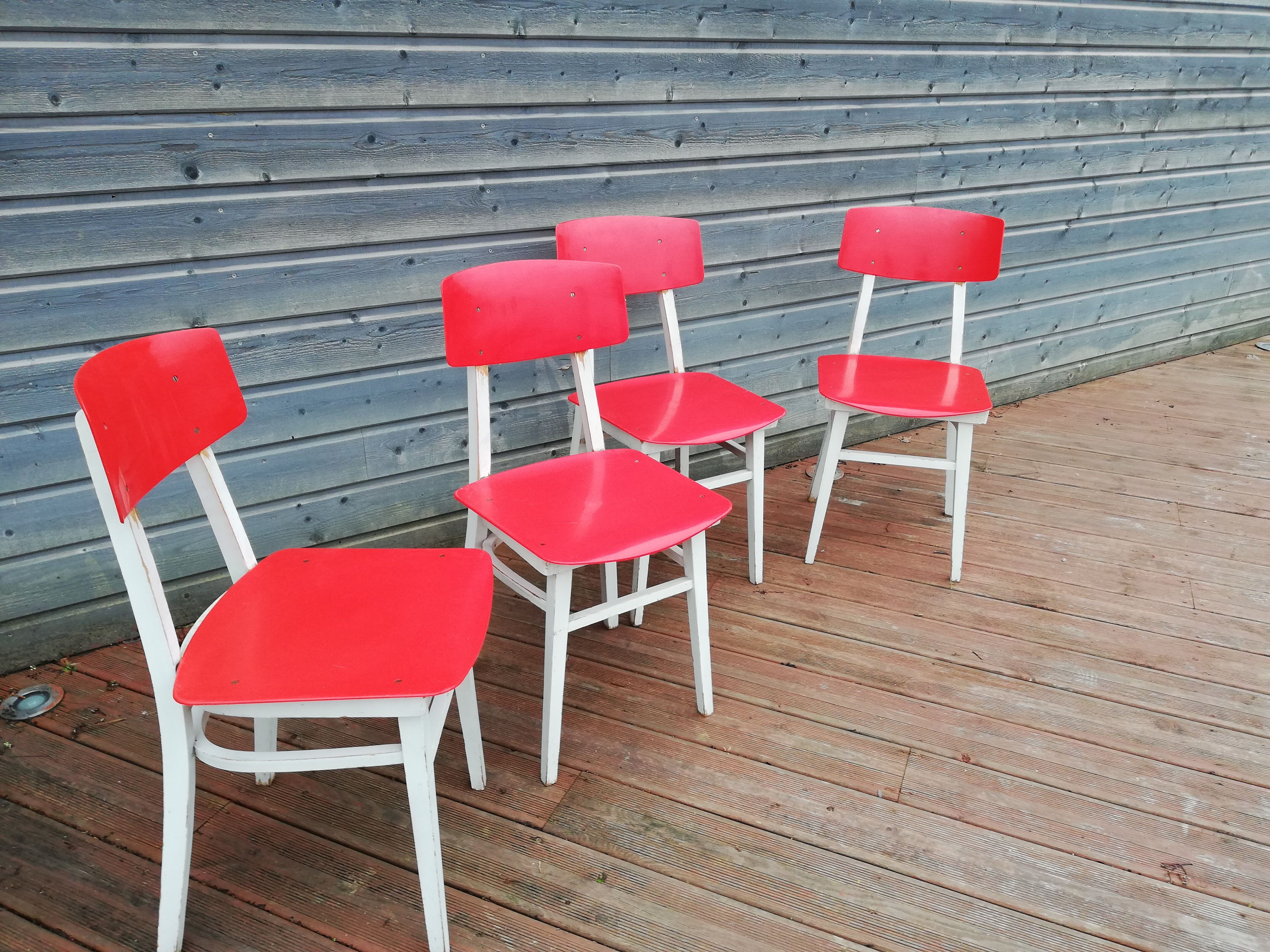 Lot de 4 chaise et une table vintage , années 70