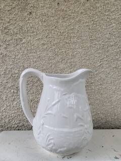 Carafe the heron in white glazed ceramic slipware.