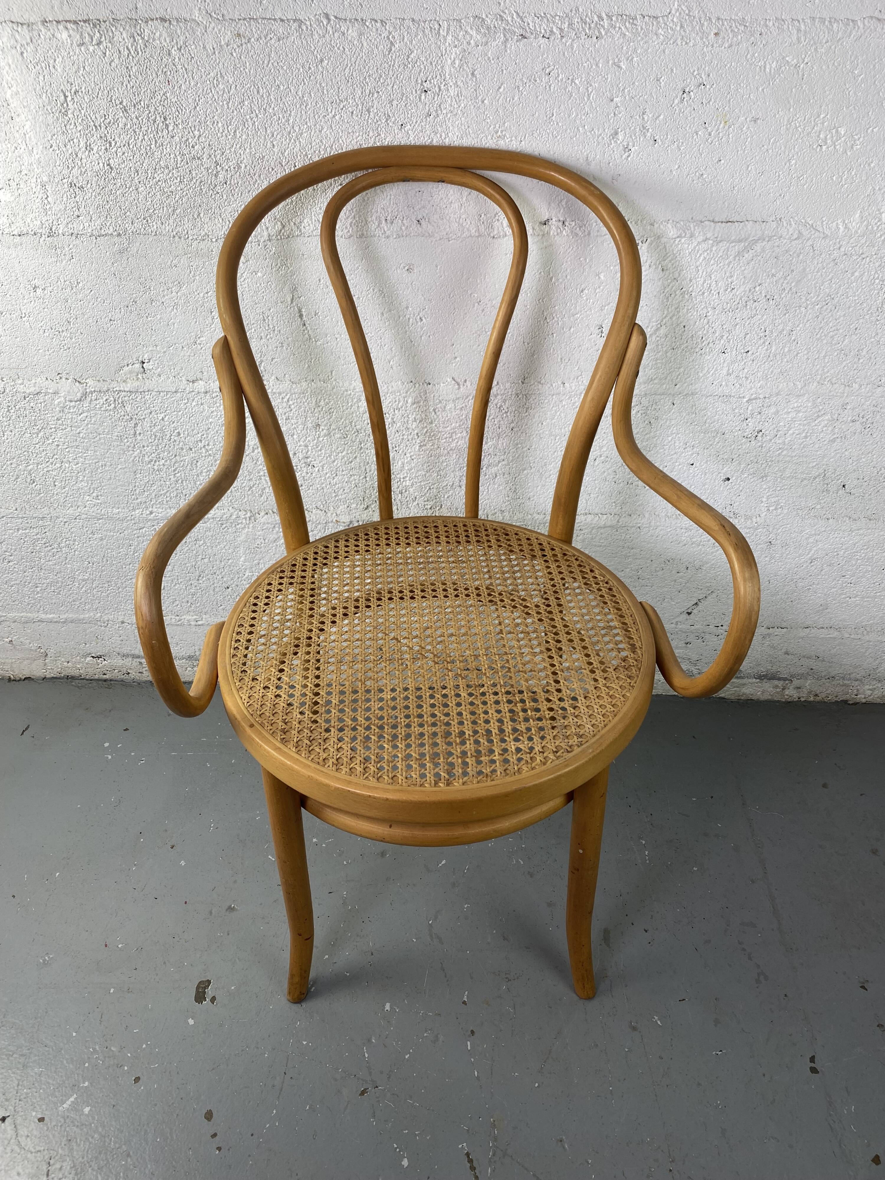 1018 Thonet armchair