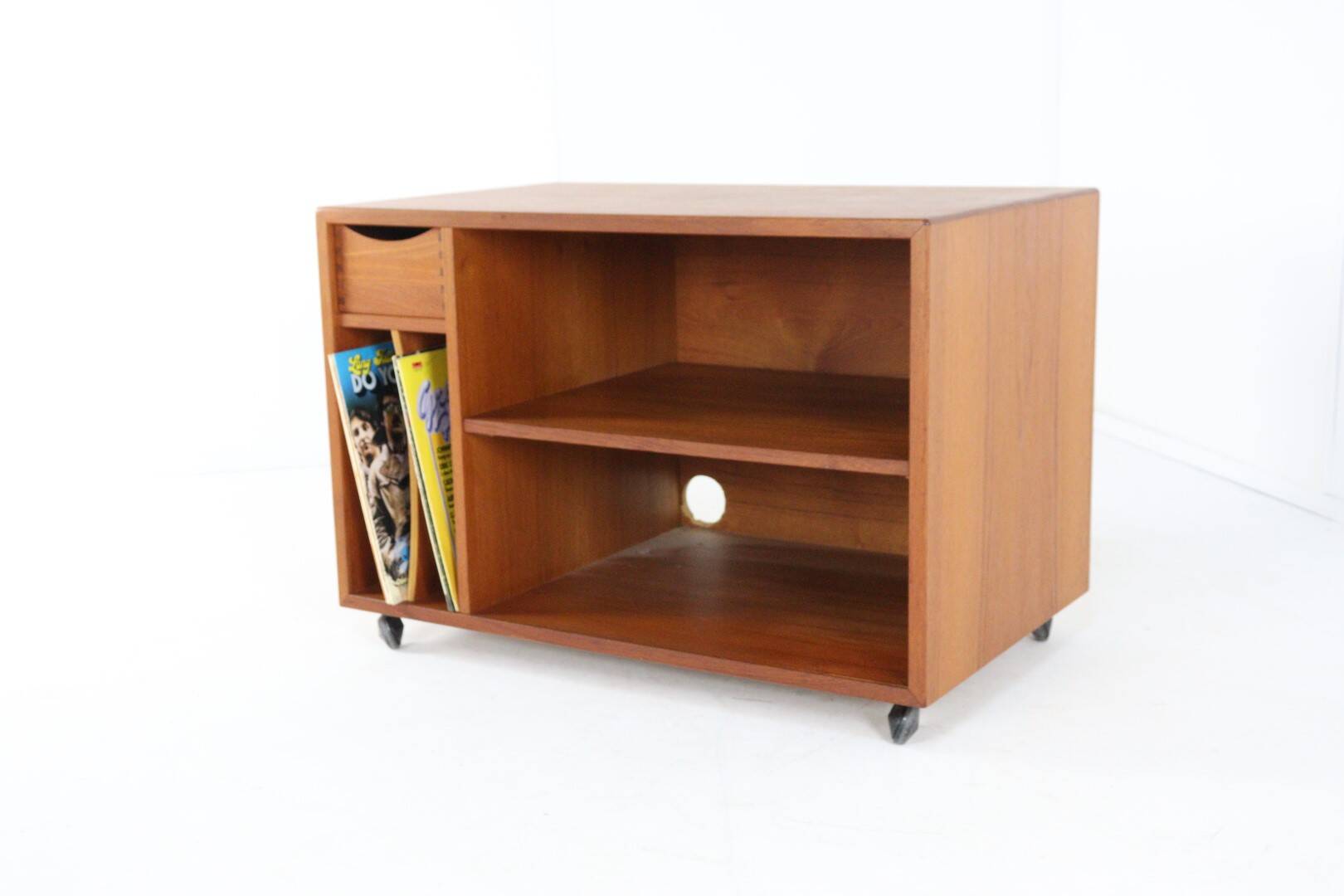 Vintage Dyrlund teak audio cabinet 'Glämmel'