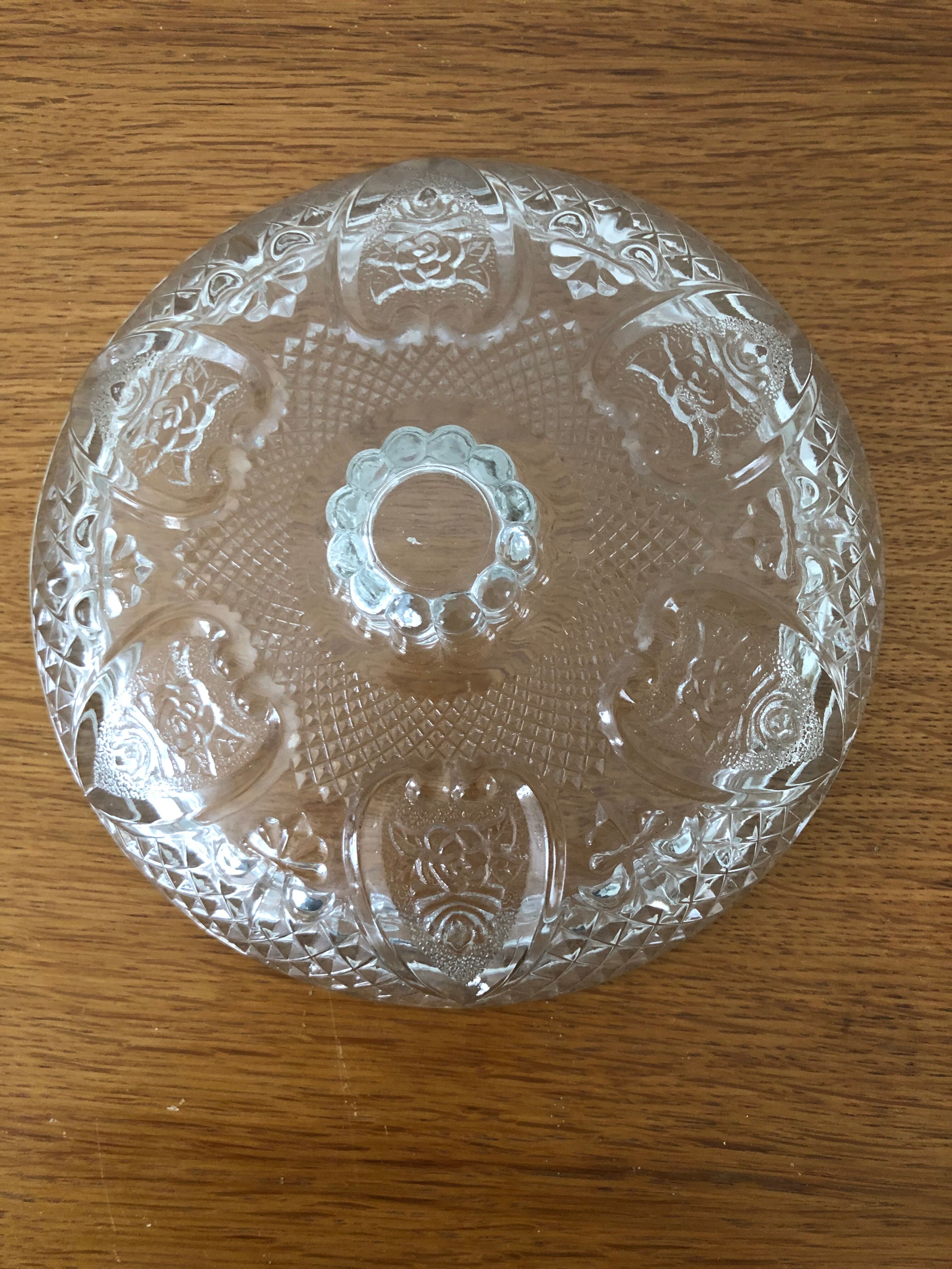 Bonbonnière with cut glass lid