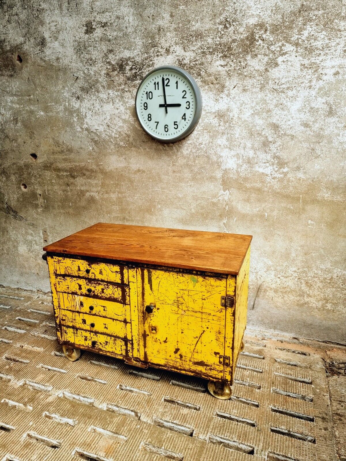 Industrial workbench trolley yellow chest of drawers