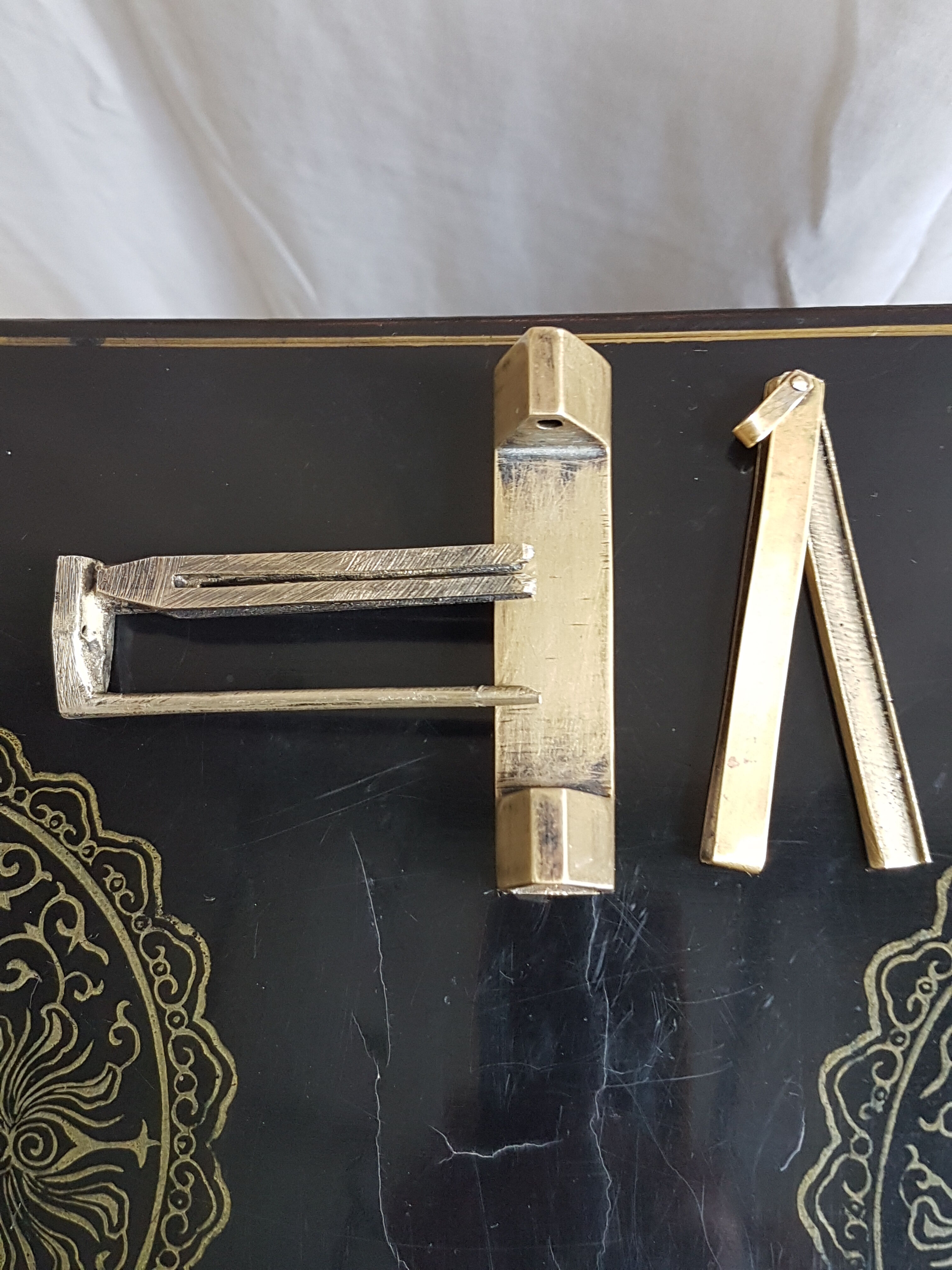 Chinese Bahut in 2-door laque