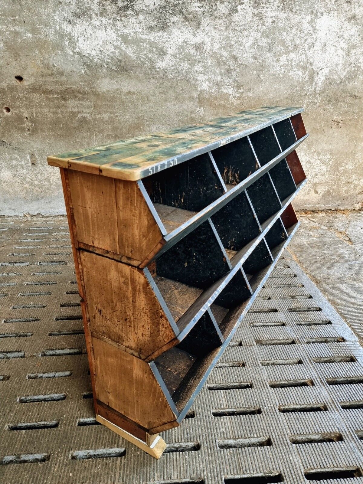 Old grutter cabinet shop cabinet