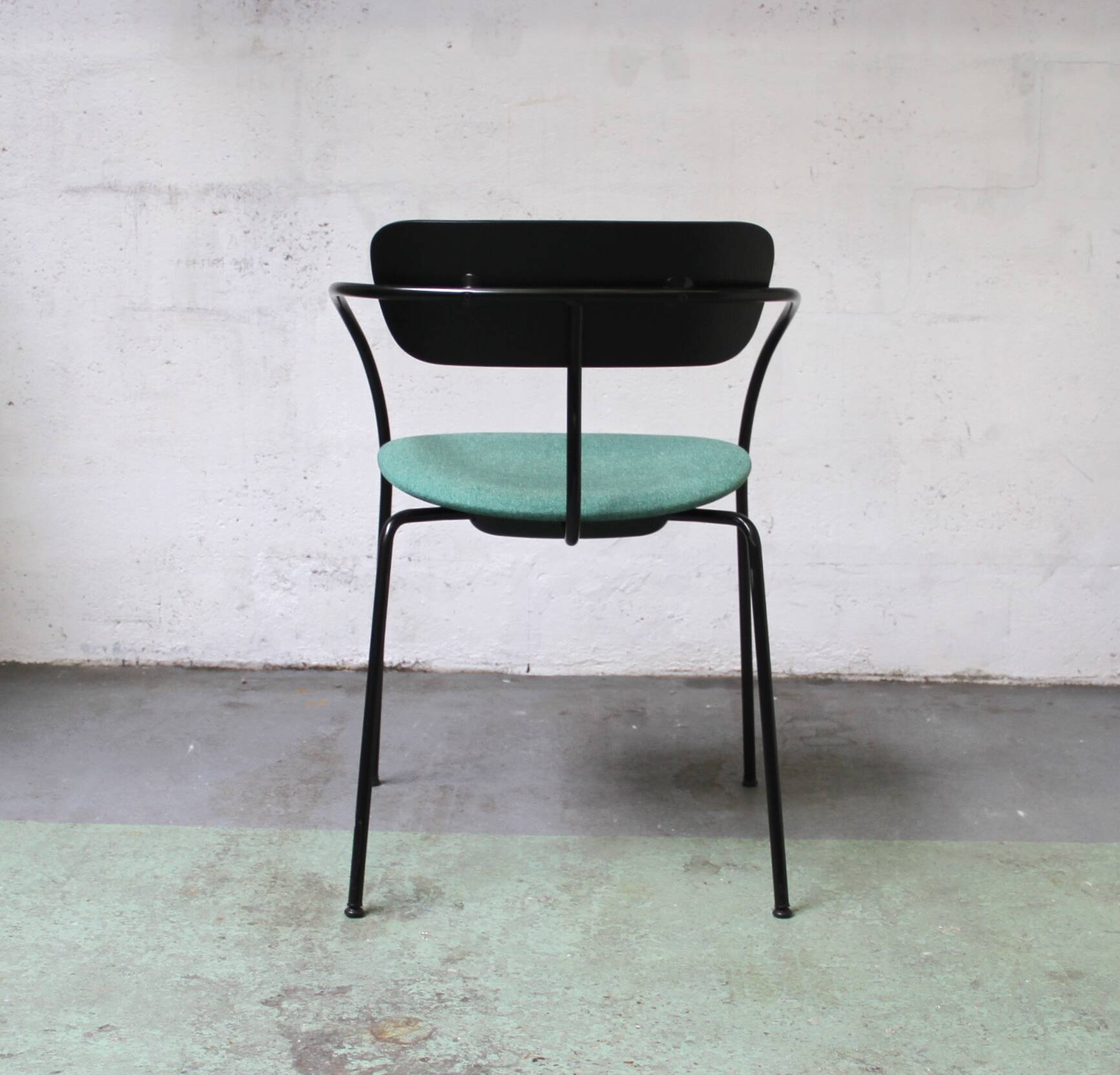 Pavilion AV4 chair, & Tradition