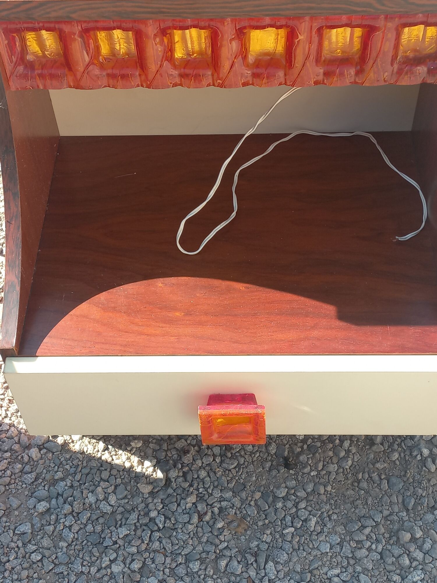 Pair of design bedside tables in orange resin rosewood with white melamine from the 70s