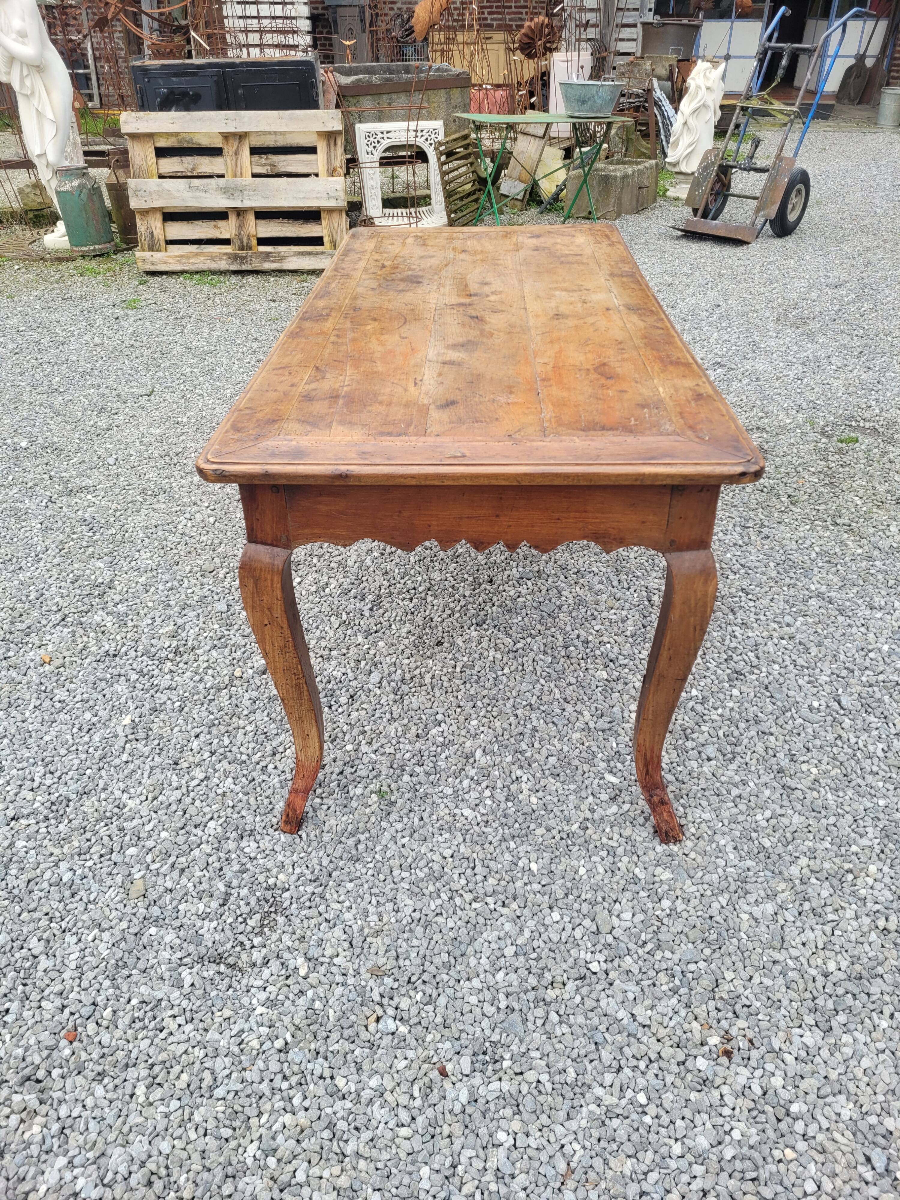 Table de ferme XVIIIème style Louis XV en merisier