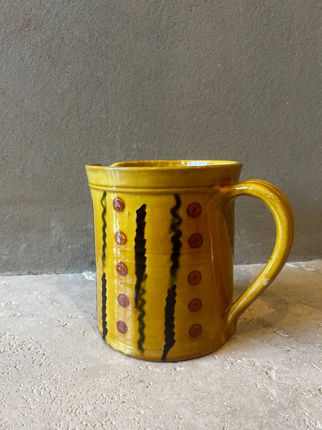 Clay jug from Cliousclat