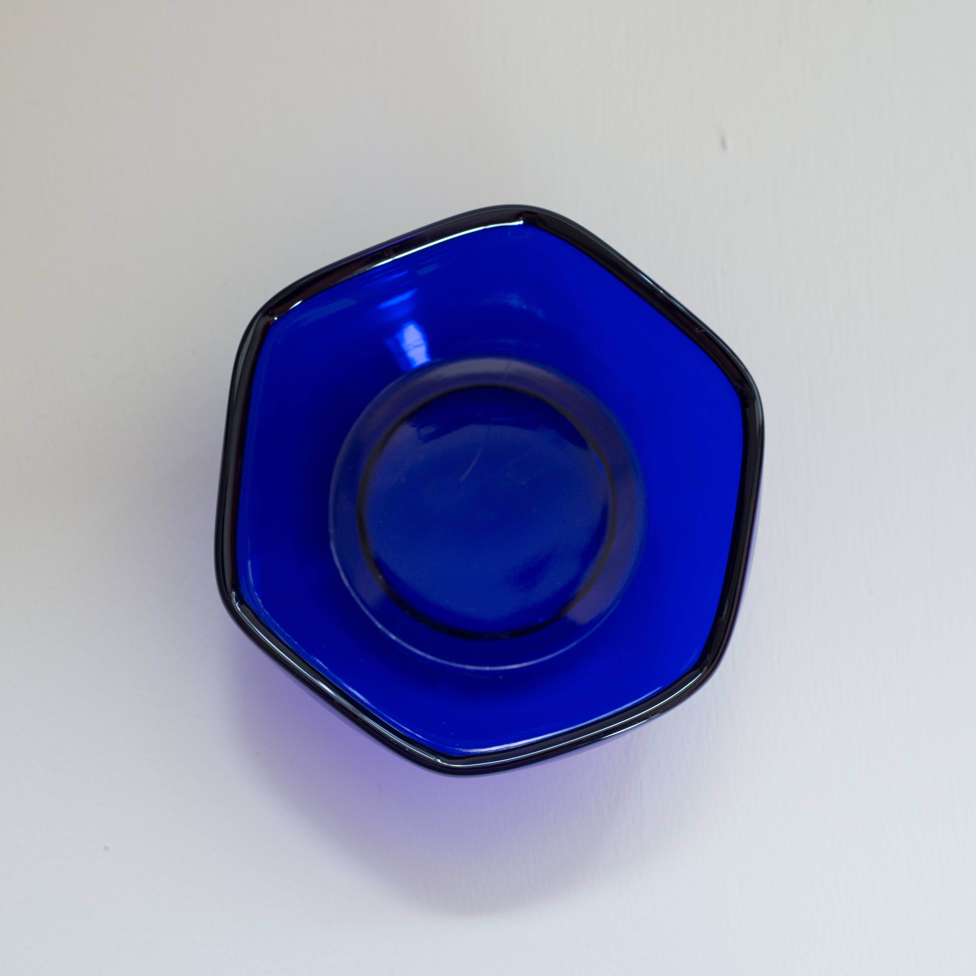 Set of 8 colored glass cups