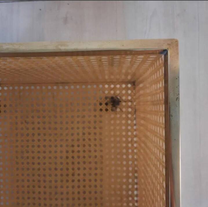 Meuble de rangement vintage à roulettes en lucite, paille de vienne et laiton