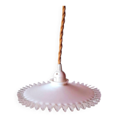 Suspension en opaline blanche plissée