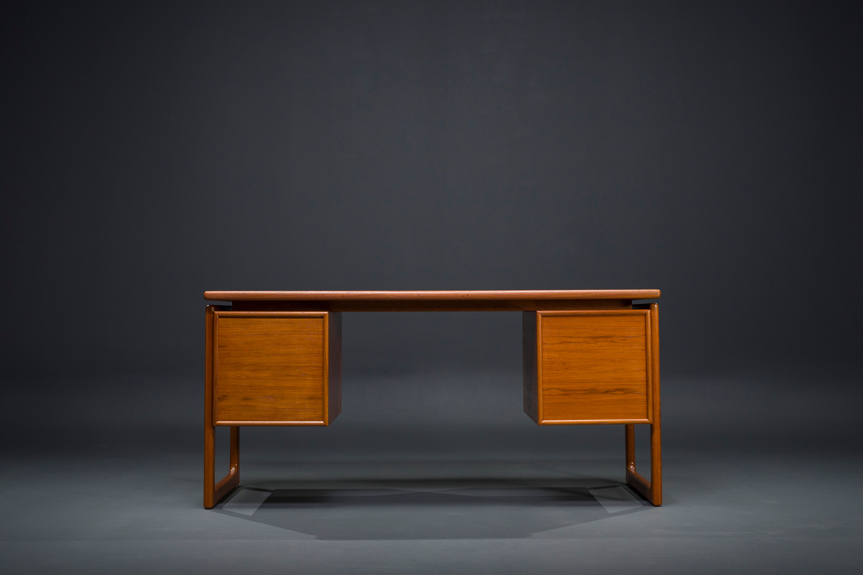 Mid-Century Teak Freestanding Desk from GV Møbler, 1970s