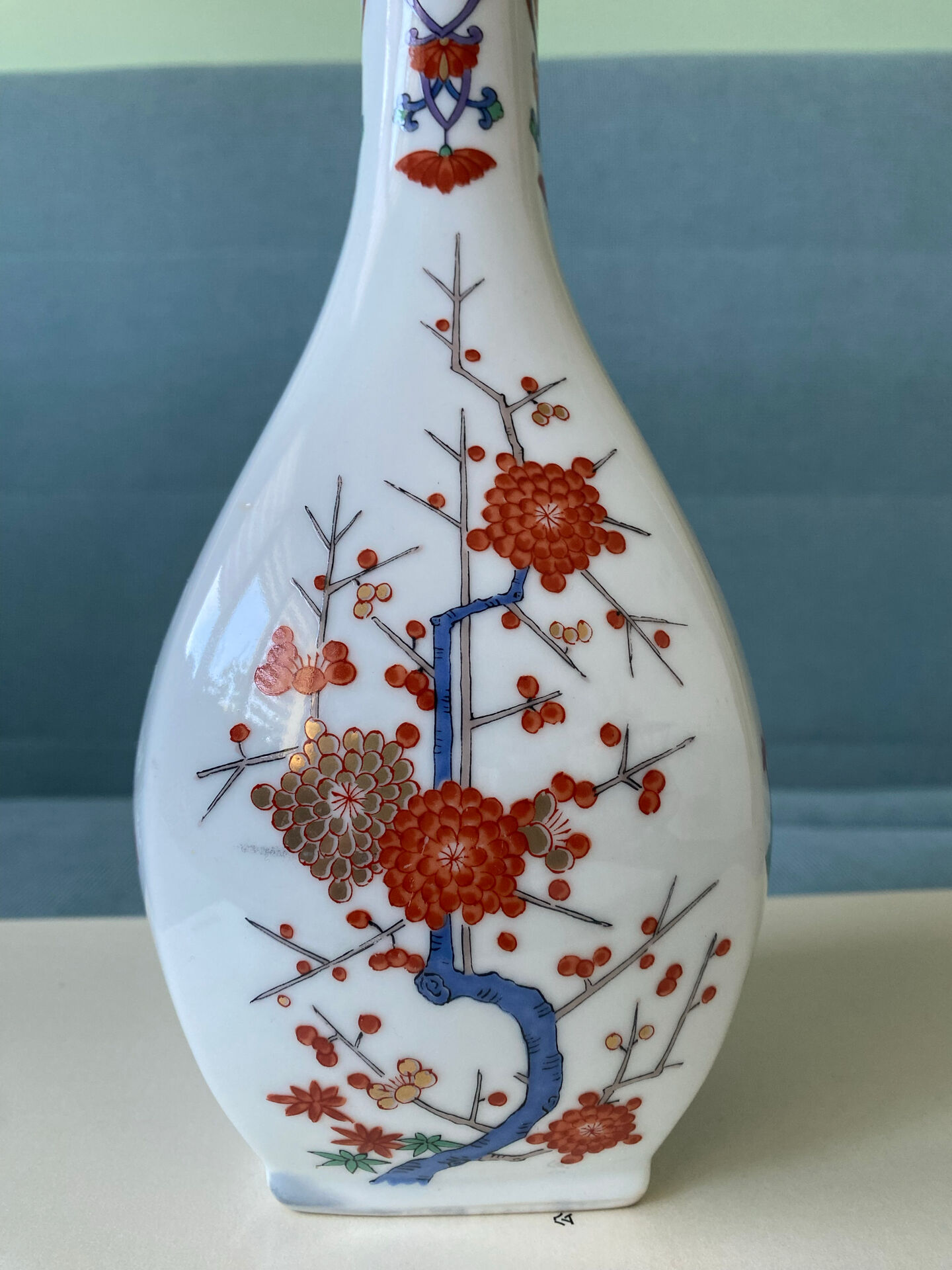 Vintage Japanese Arita porcelain vase – floral decoration H25cm