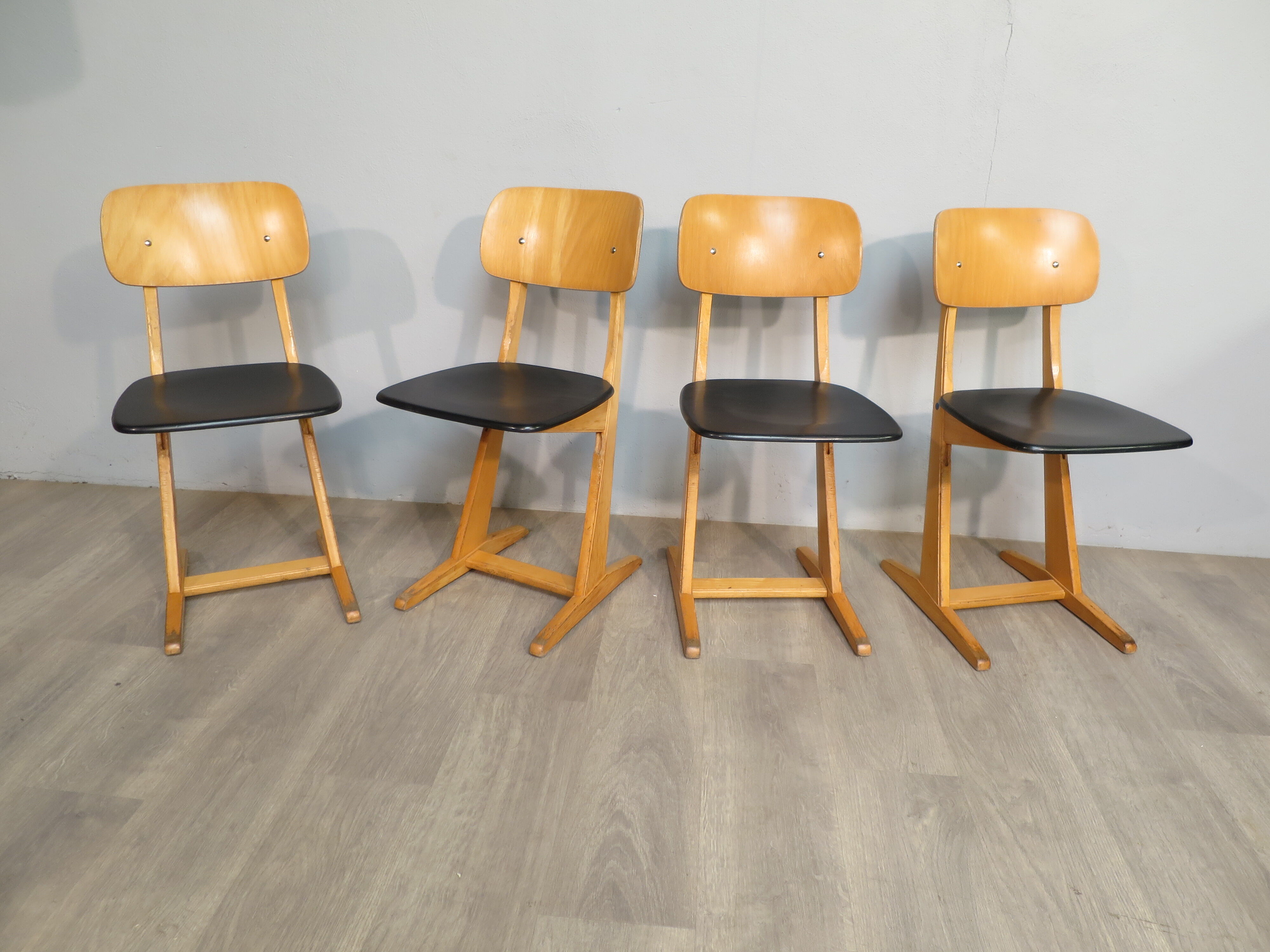 Set of 4 casala chairs 60 adult
