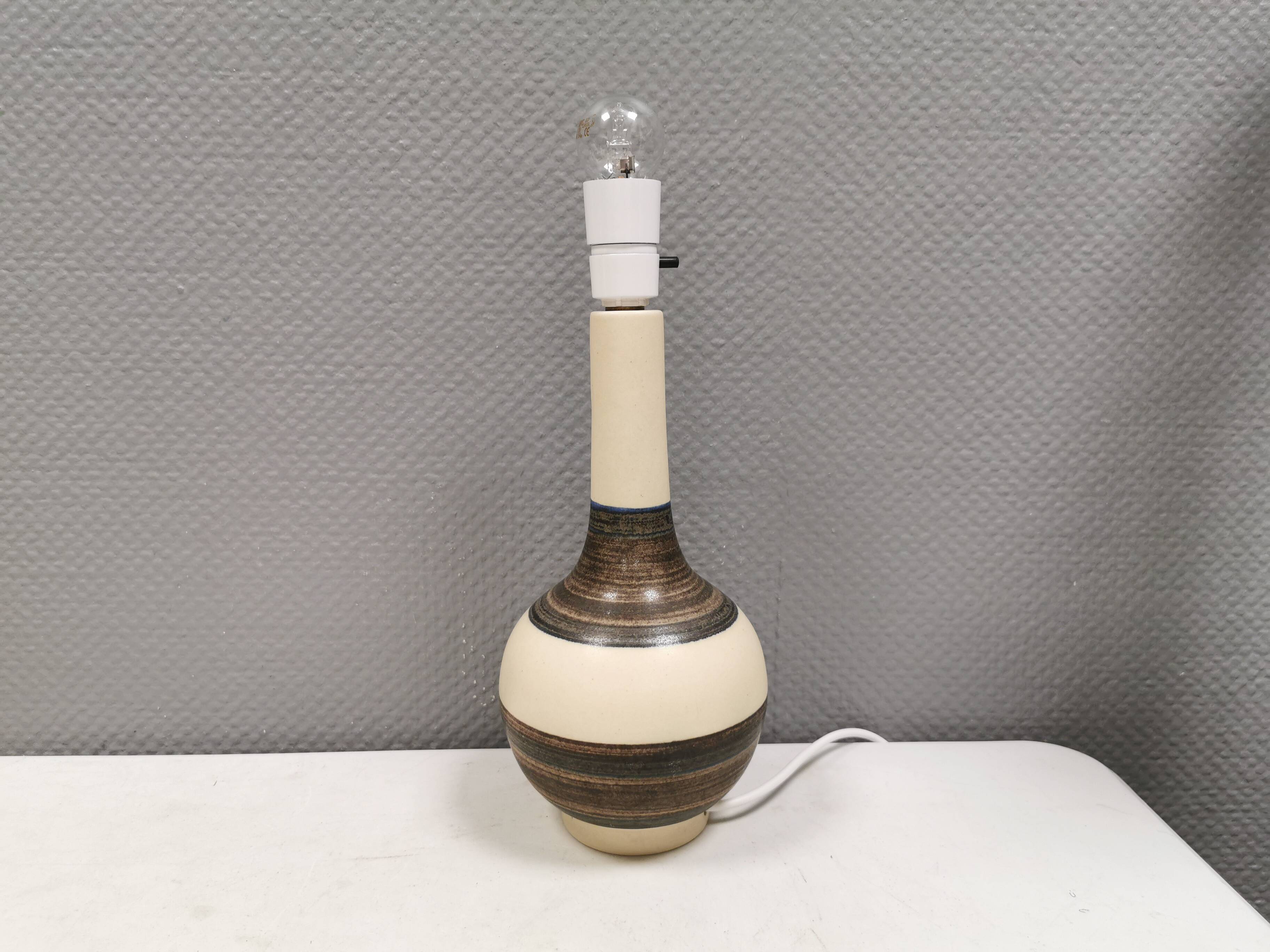 Beautiful table lamp in Ceramic, Danish and from the 1970-80s.