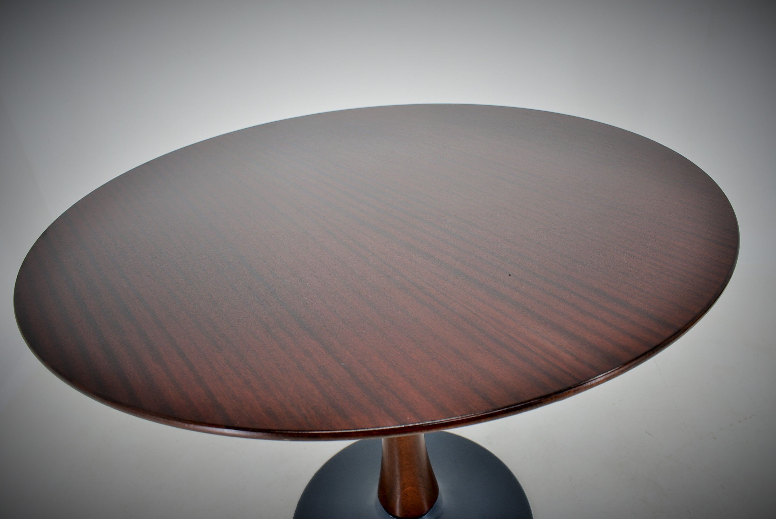 Designed mahogany round dining table, 1969