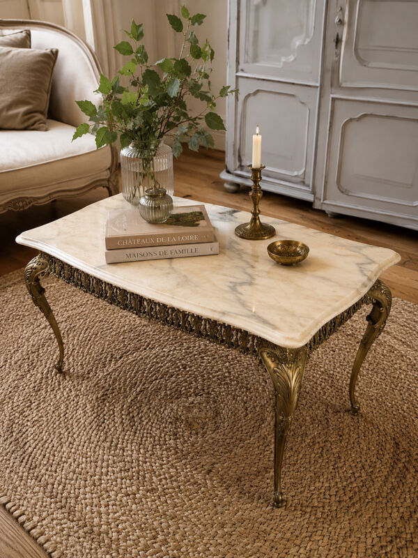Table basse dorée en bronze Louis XV avec plateau marbre blanc