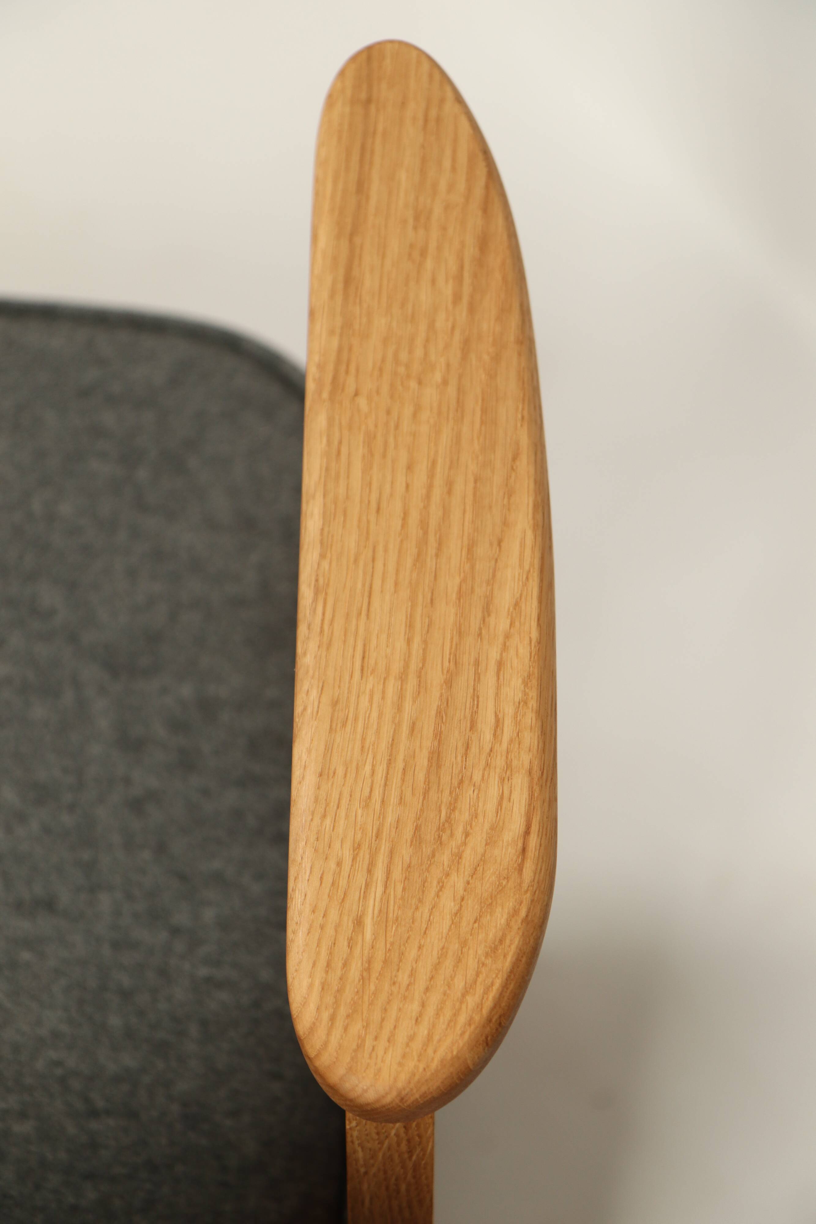 Fauteuil du milieu du siècle, revêtement en laine grise, bois de chêne, chaise longue de Style Vintage après rénovation