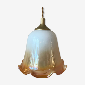 Suspension en opaline beige irisé fumé vintage 1940